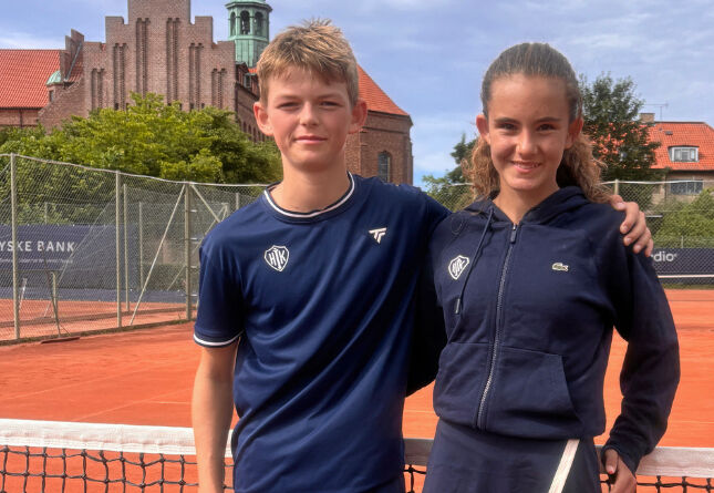 Philip Hoffmeyer Aackermann og Liva Rodrigues Vesterlund Barbosa fra HIK er blandt de mange unge der er med i turneringen.