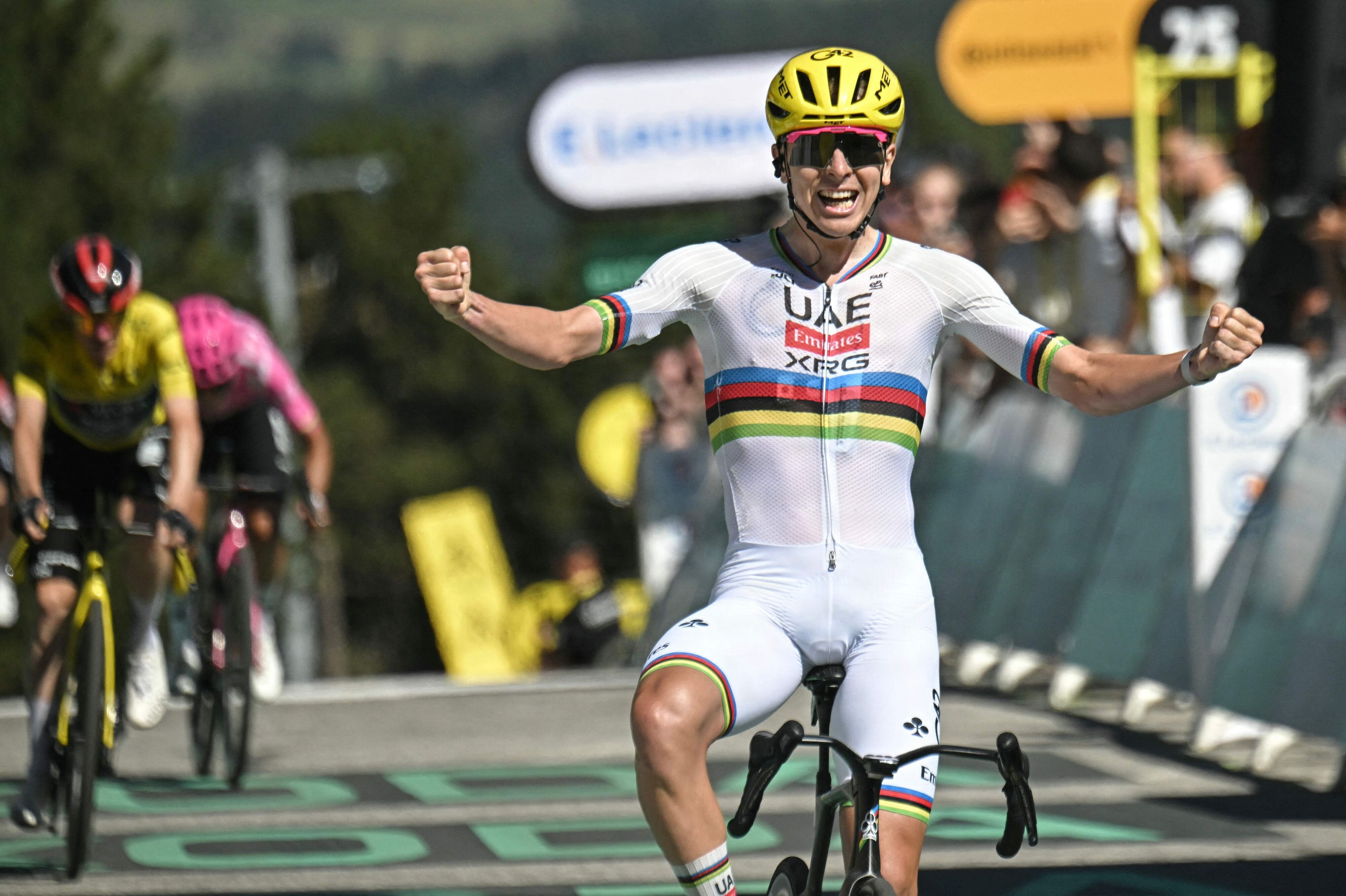 Tadej Pogacar fik sin første etapesejr i årets Tour de France, da han vandt 3. etape til Les Angles.