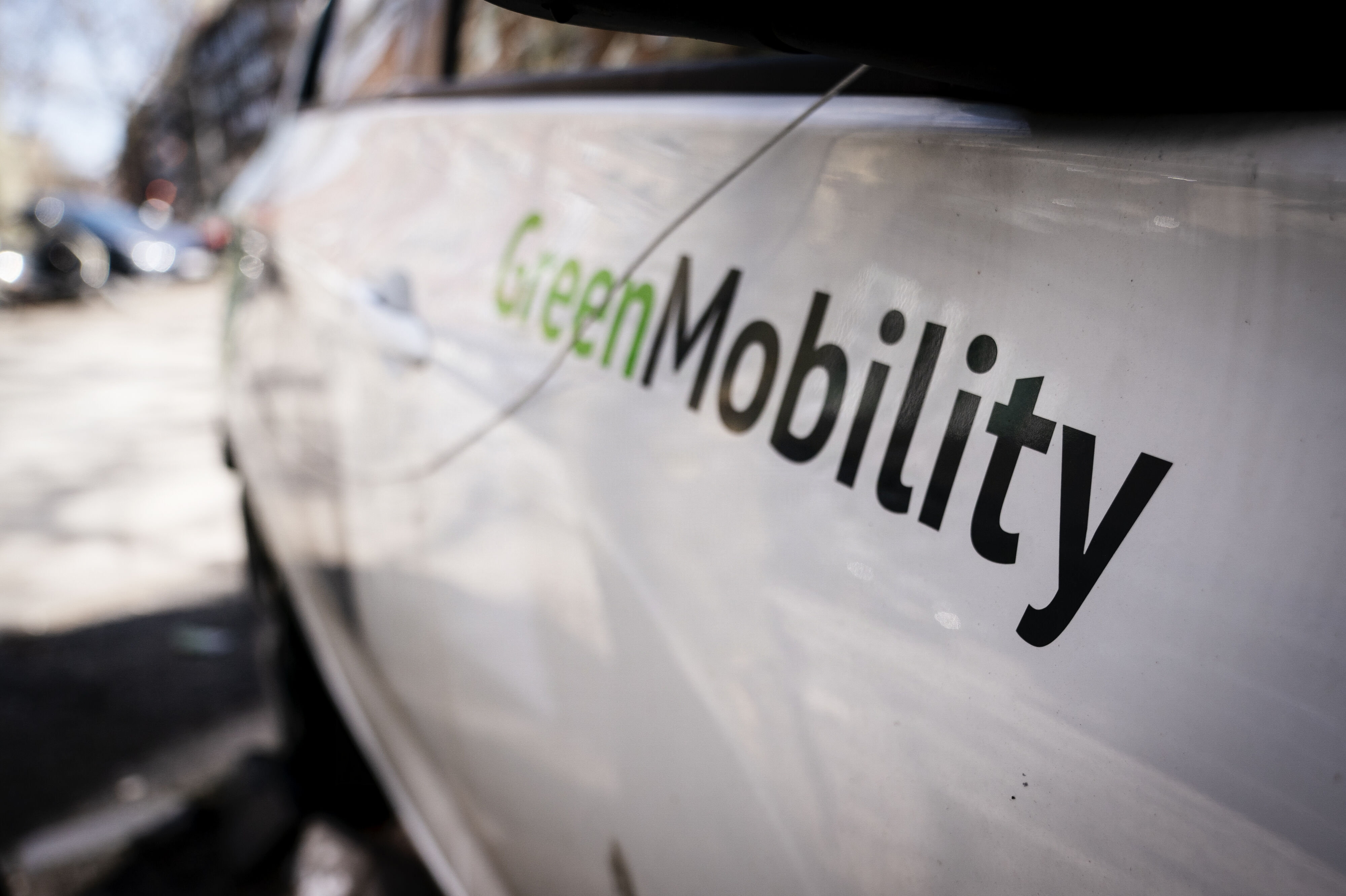 GreenMobility driver en flåde af elektriske delebiler i København og Aarhus. Tirsdag nedjusterer selskabet sine forventninger for året. (Arkivfoto).