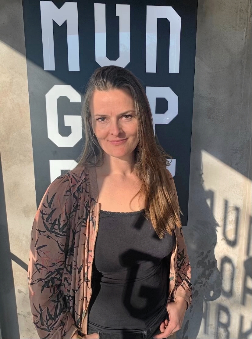 Kan din stue blive en teaterscene? Det håber Maja Ries og Mungo Park på, når Et Dukkehjem rykker ind i private Taastrup-hjem. - Presse Kan din stue blive en teaterscene? Det håber Maja Ries og Mungo Park på, når Et Dukkehjem rykker ind i private Taastrup-hjem.