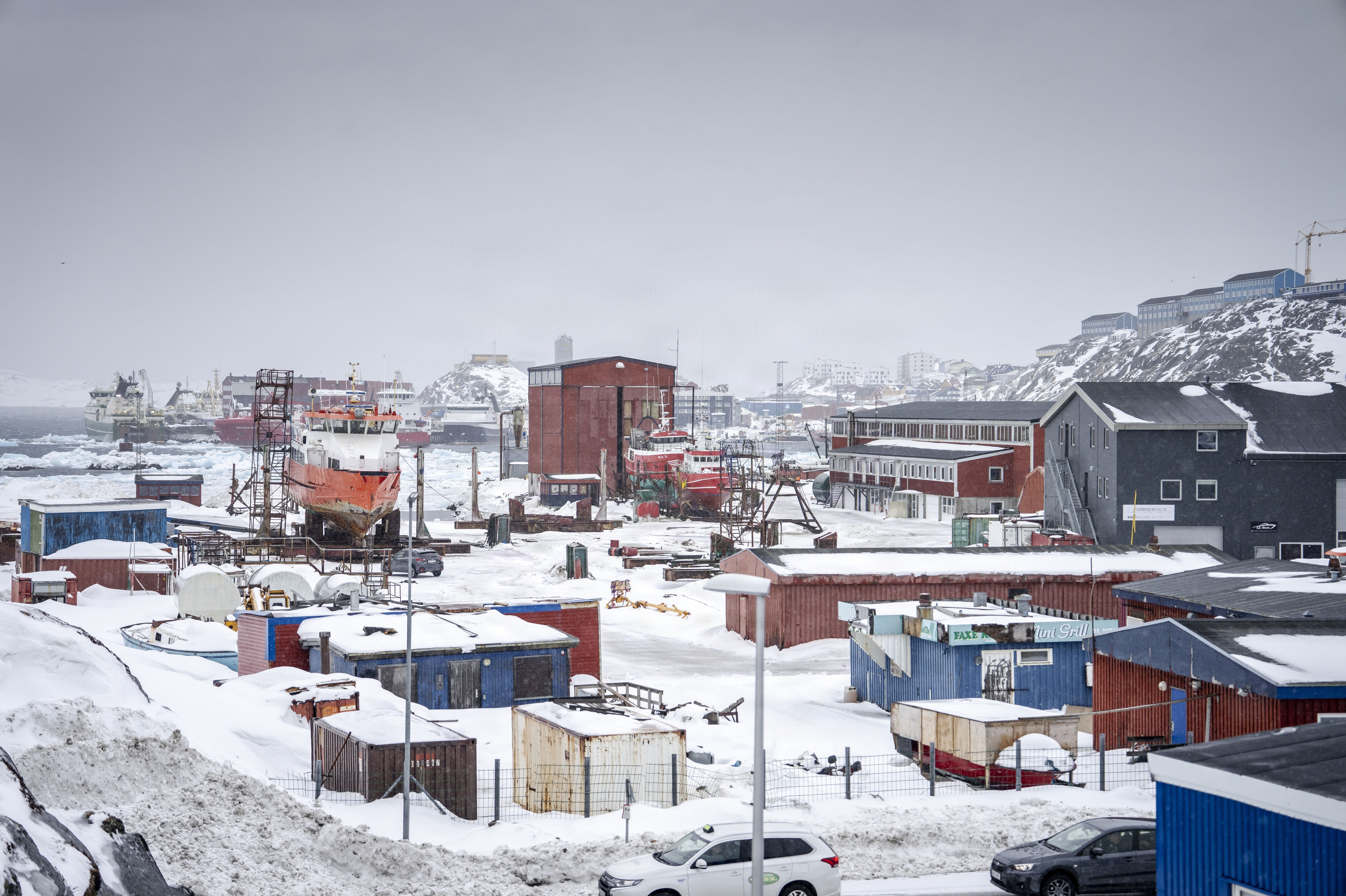 Grønlands største havn skal udvides markant, så der bliver bedre plads til voksende godsmængder, fiskerieksport og Forsvaret i hovedstaden. (Arkivfoto).