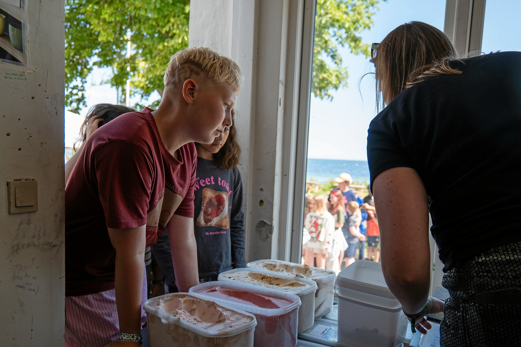 Hansens Is besøger igen i år 22 ferielejre fra Ungdommens Røde Kors. Den ene lejr ligger i Jægerspris, hvor Hansen Is også har hjemme.