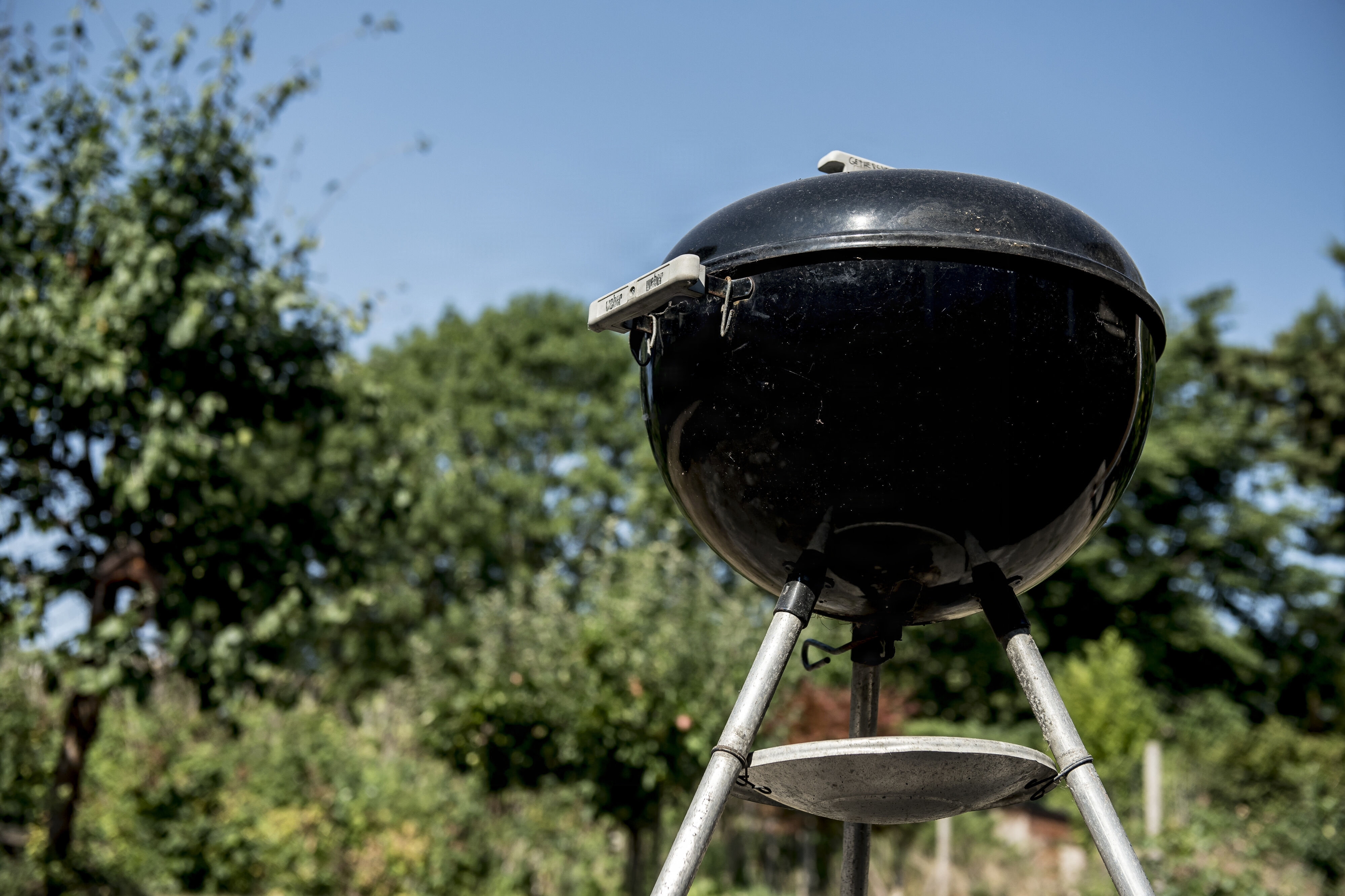 Bunden af en Weber-grill kan ifølge vagtchef ved Nordjyllands Politi Morten Axelsen godt ligne en sømine fra Anden Verdenskrig. (Arkivfoto).