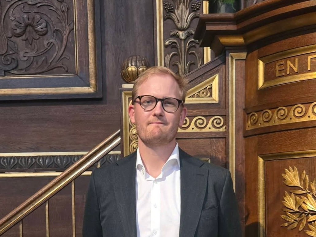 Stefan Degn ses her på Københavns Universitet, da han for nylig fik sin kandidatgrad i medicin. Nu venter yderligere 6,5 års uddannelse, inden han kan kalde sig speciallæge i almen medicin.