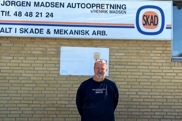 Henrik Madsen har efter 46 år solgt faderens virksomhed, Jørgen Madsen Autoopretning.