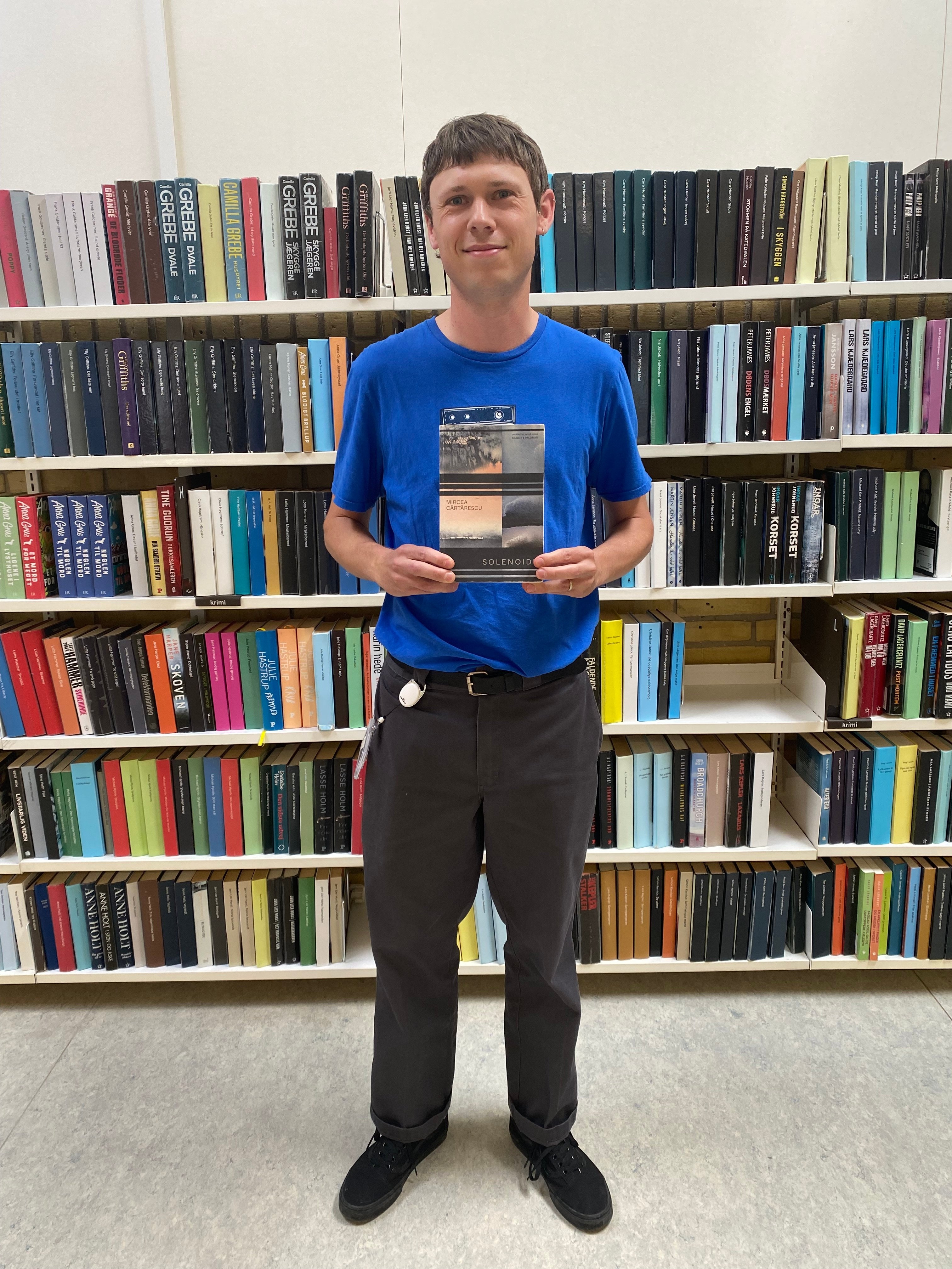 Magnus, der er bibliotekar hos Furesø Bibliotekerne anbefaler en episk fortælling. - Furesø Biblioteker Magnus, der er bibliotekar hos Furesø Bibliotekerne anbefaler en episk fortælling.