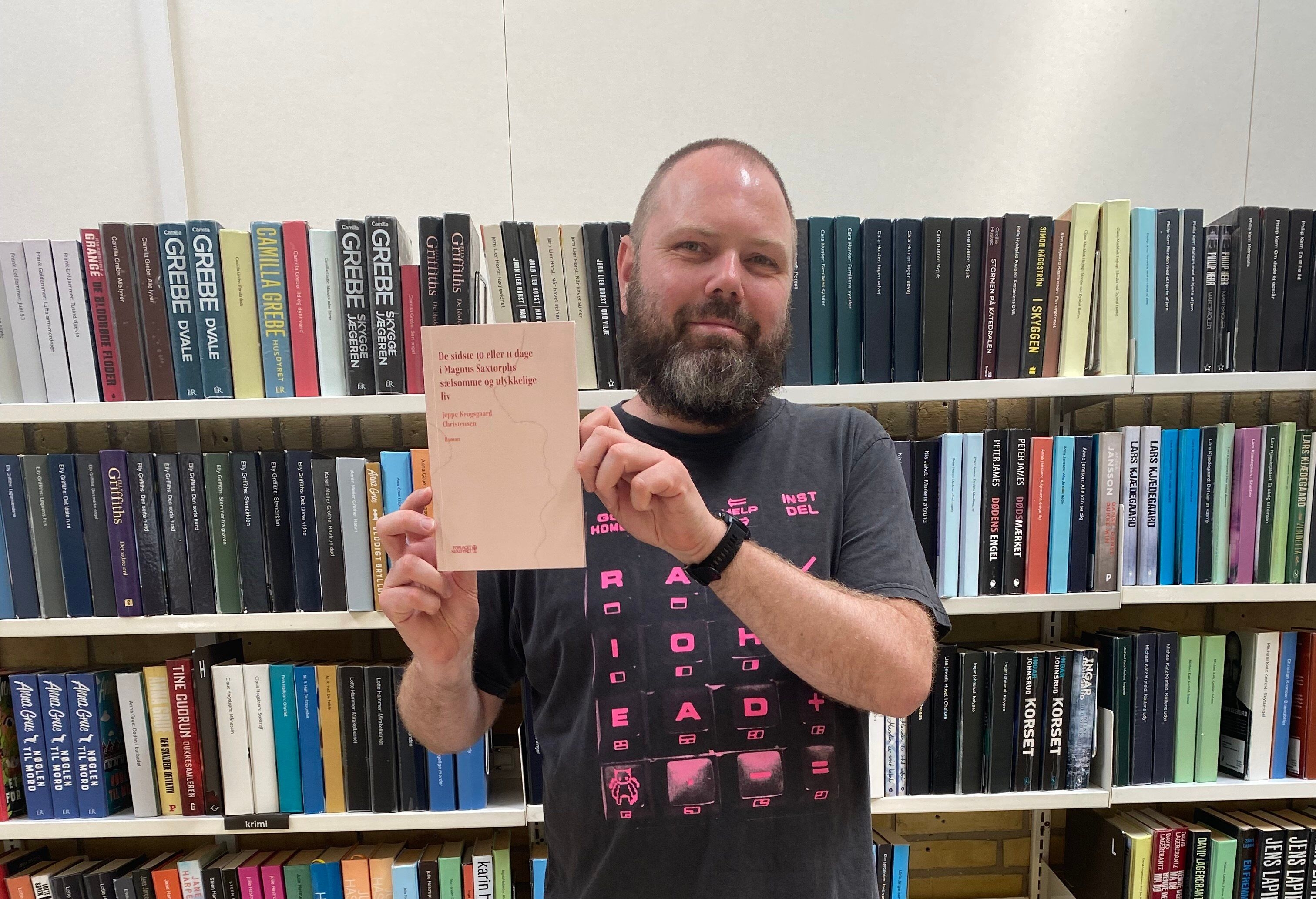Jeppe Krogsgaard Christensen står bag en af bøgerne, som Furesø Bibliotekernes ansatte anbefaler. - Furesø Biblioteker Jeppe Krogsgaard Christensen står bag en af bøgerne, som Furesø Bibliotekernes ansatte anbefaler.