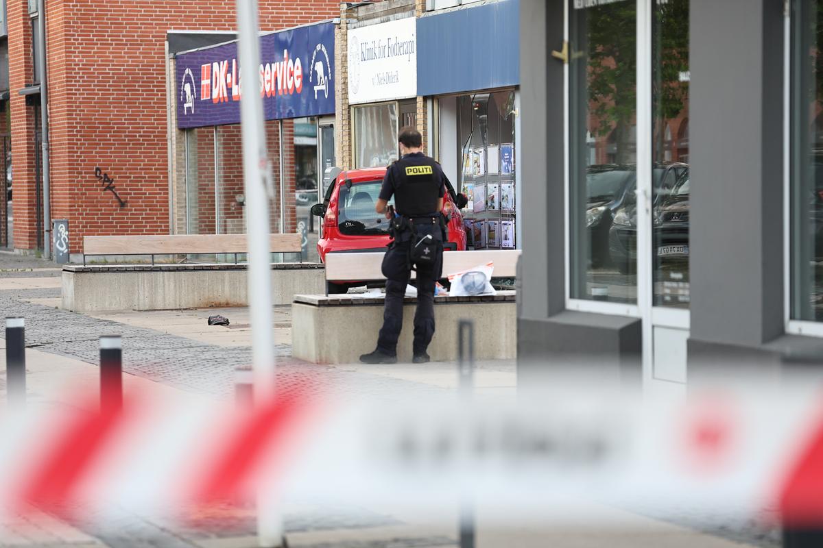 Politiet er til stede på hovedgade.