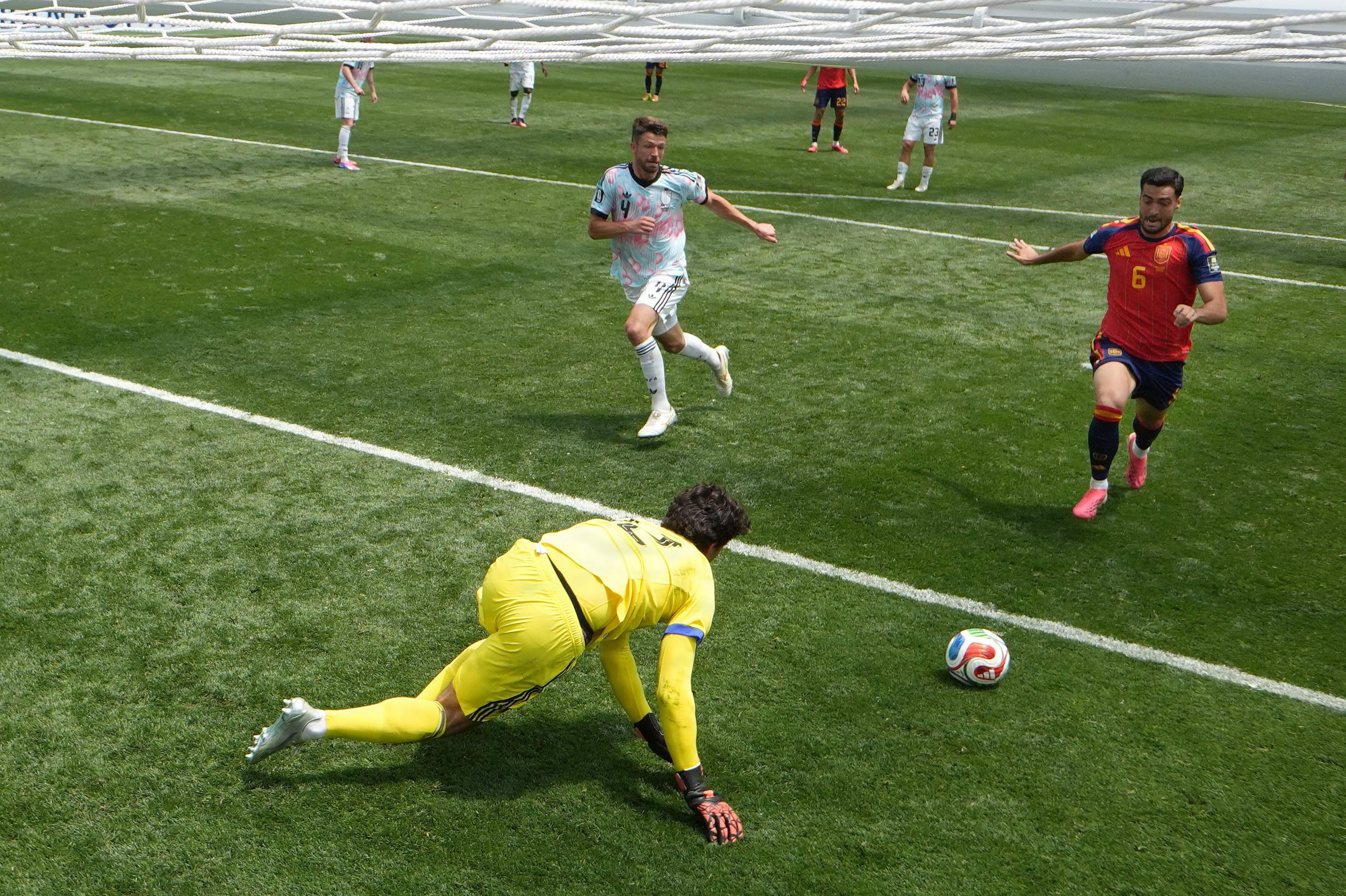 Mikel Merino kom akkurat først på den returbold, som keeper Senne Lammens gav. Det afgjorde kvartfinalen til spaniernes fordel.