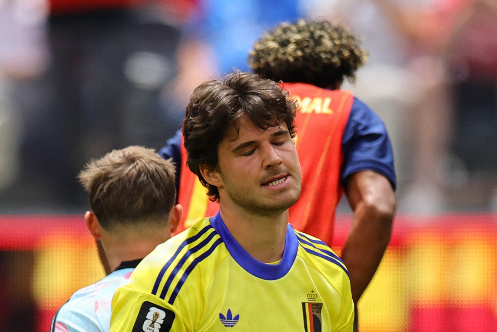 Senne Lammens ærgrer sig, efter at Mikel Merino har bragt Spanien foran med 2-1 to minutter før slutfløjt i VM-kvartfinalen.