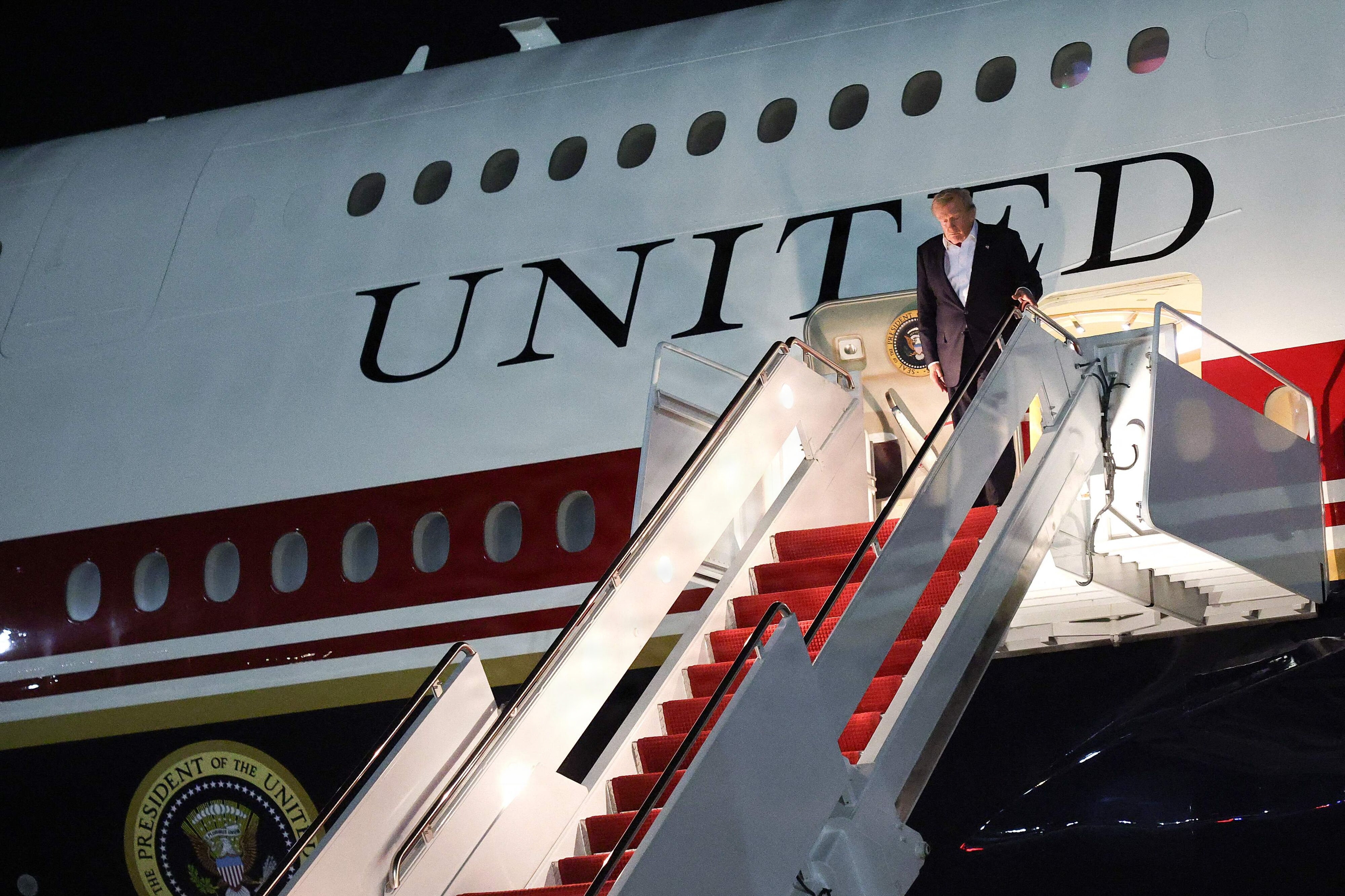 Trump ankommer tidligere på ugen til Joint Base Andrews i Washington D.C. på det nye Air Force One. Undervejs skiftede han fra det gamle til det nye fly.