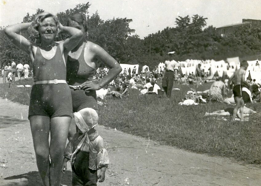 Stemningsbillede fraFrederiksdal Fribad, 1940’erne.