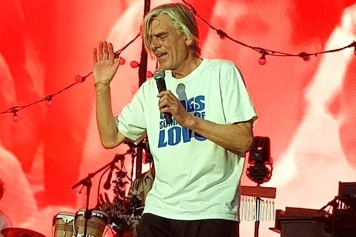 Peter A. G. var i front for Gnags til dansefesten på Vig Festival.