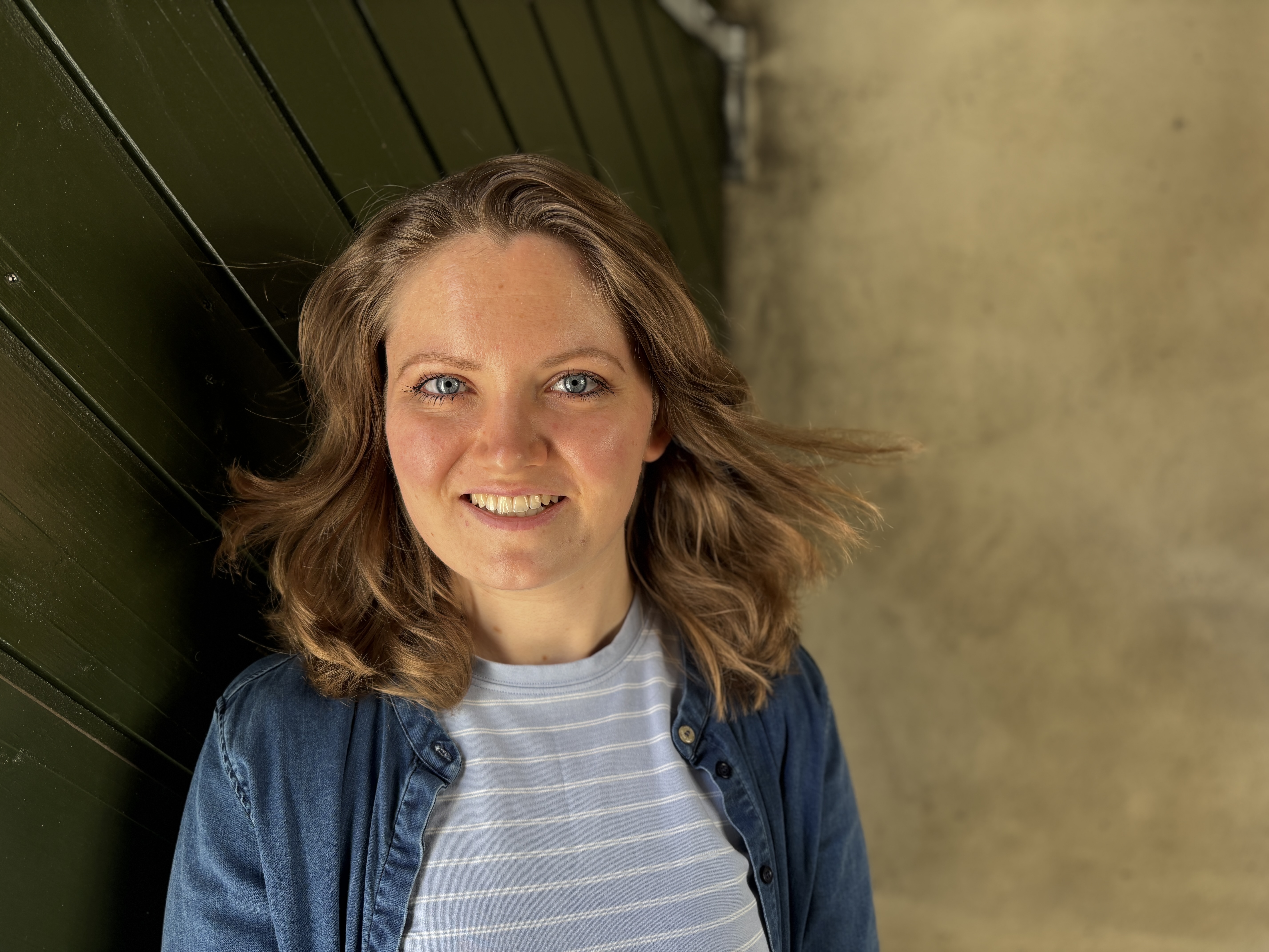 Georgia Brask bor et stenkast fra sine forældre i hjertet af Roskilde.