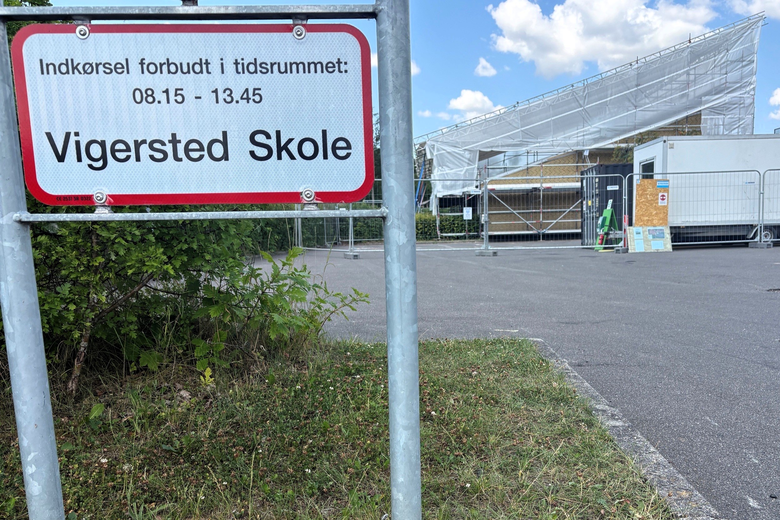 På Vigersted Skole er lofterne fra 1970'erne, og de skal alle gennemgås efter at et loft i bygningen på billedet er faldet ned.