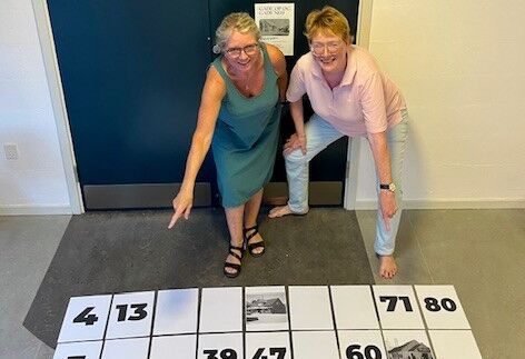 Gitte Nielsen og Lotte Krogh er frivillige i Lokalhistorisk Arkiv Stenlille og står bag det nye arrangement Kulturhistorisk Banko.