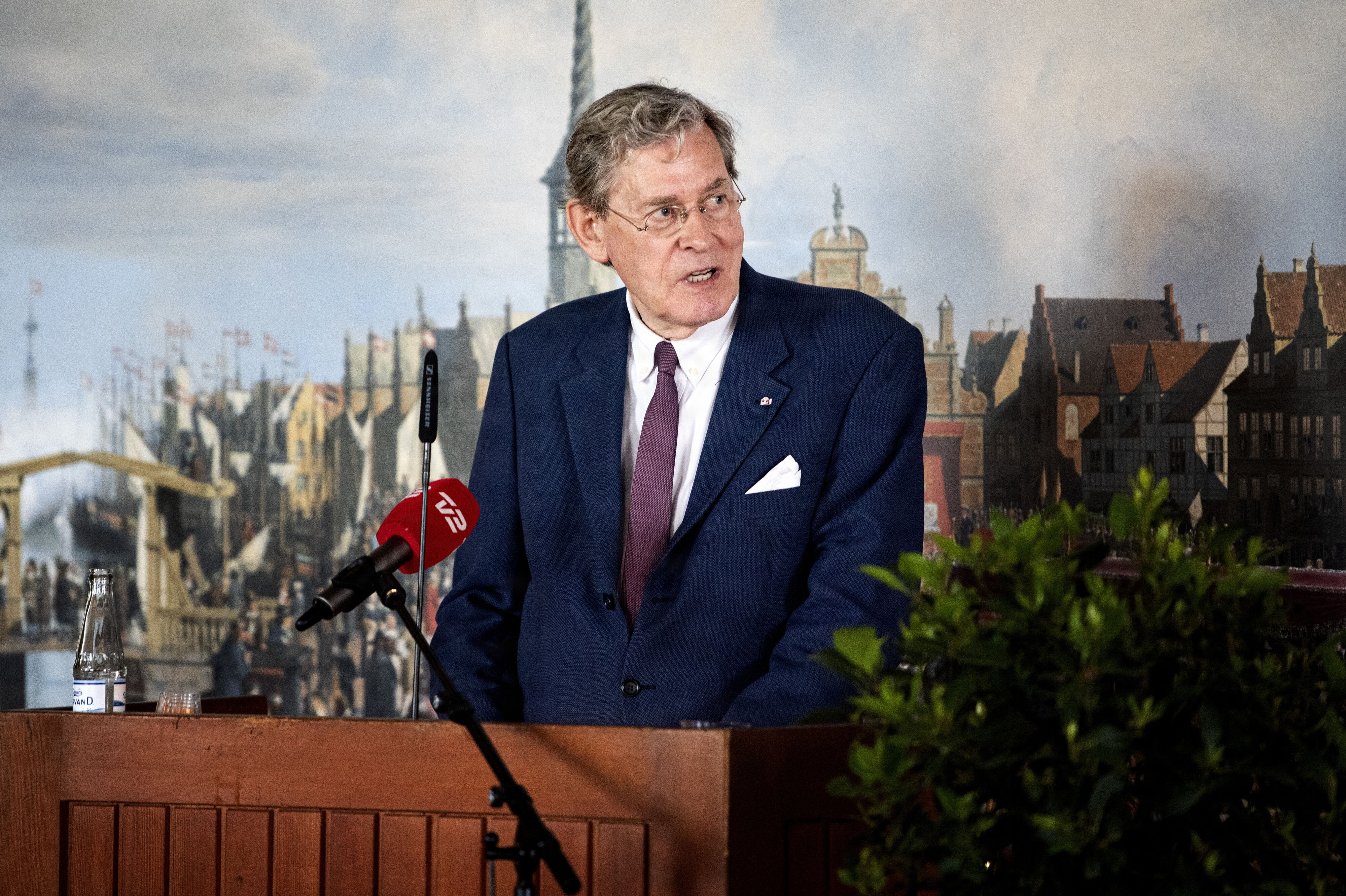 Billedkunstner Niels Strøbek har for nylig tabt en retssag om ophavsret i Københavns Byret. På fotoet ses han, da han i 2020 holdt tale på Frederiksborg Slot i Hillerød ved åbning af udstillingen "Dronningens Ansigter". (Arkivfoto)