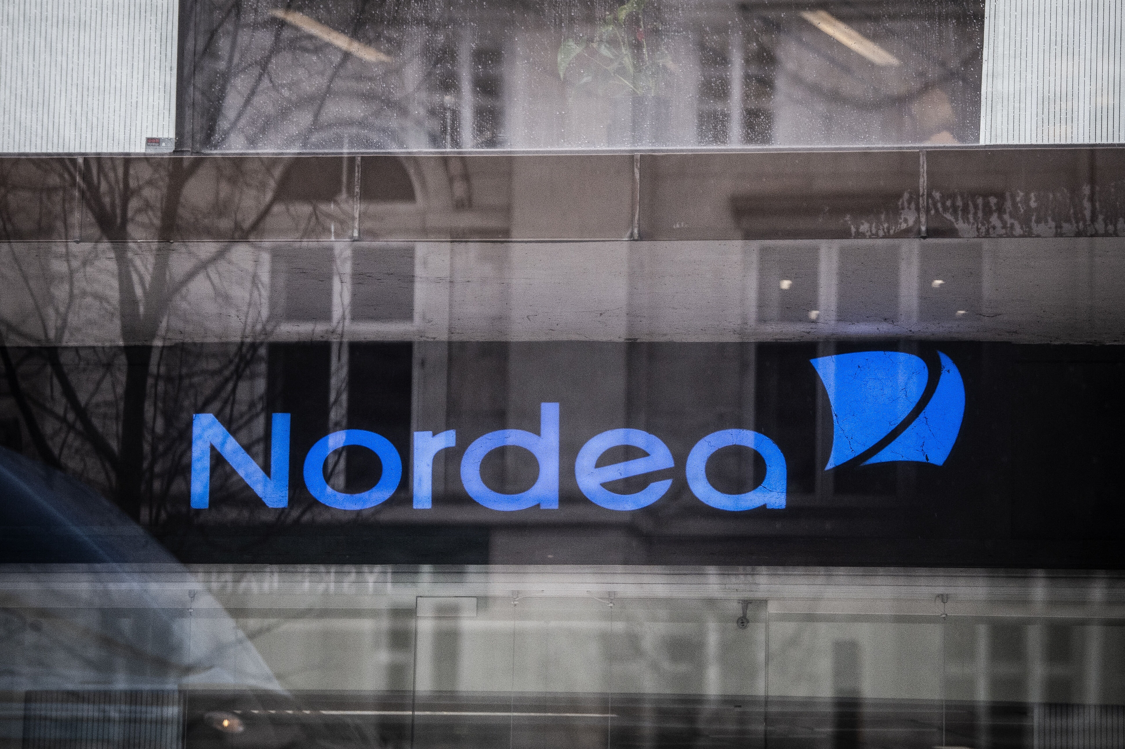 Mens nettorenteindtægterne er dalet, er gebyrindtægter steget i Nordens største bank, der vil sende milliarder til aktionærer. (Arkivfoto).