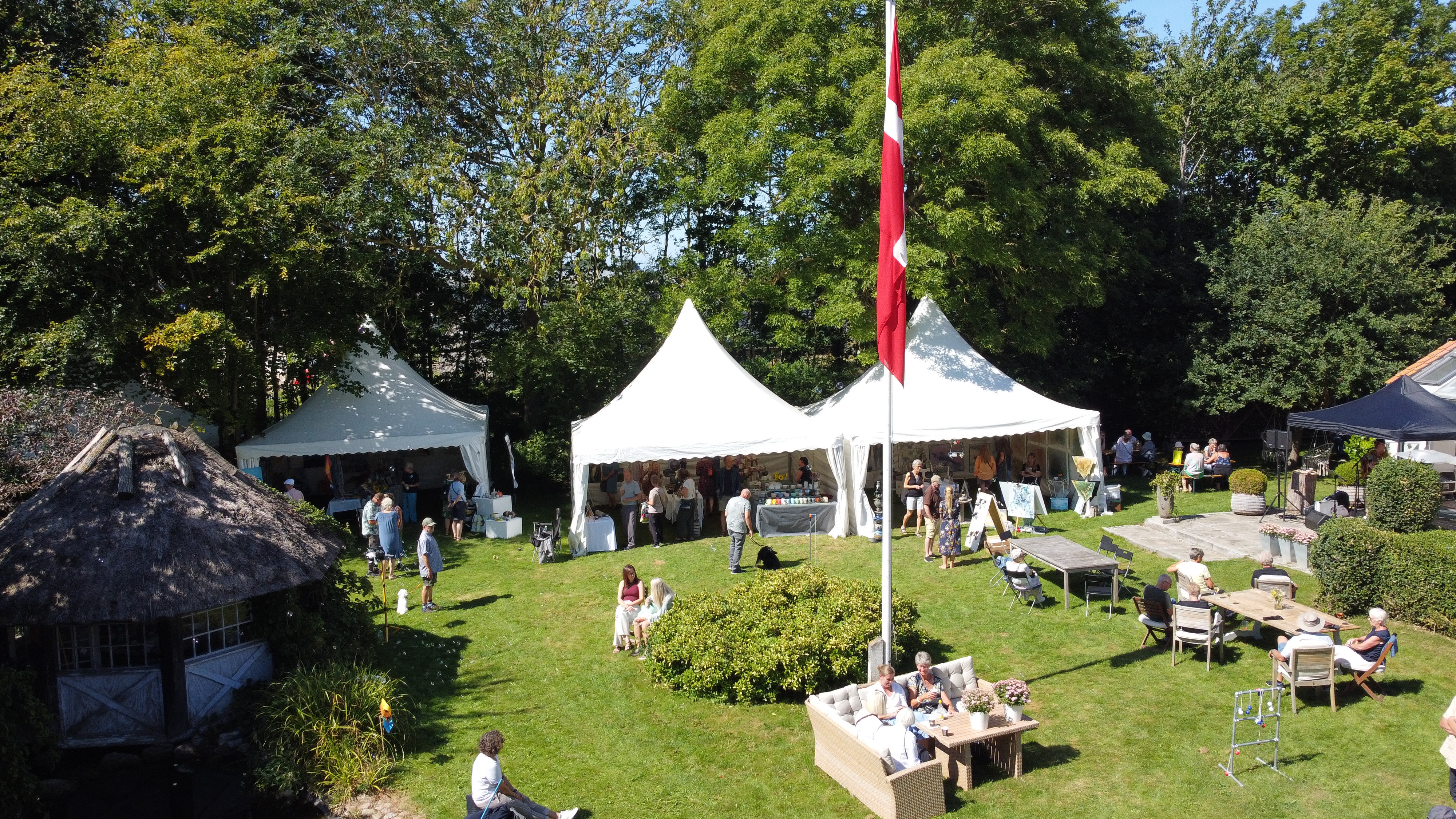 Kom til havefest med Art Market den 15.-16. august hos Galleri Per Hillo, lyder invitationen fra Kunstforeningen Art Market.