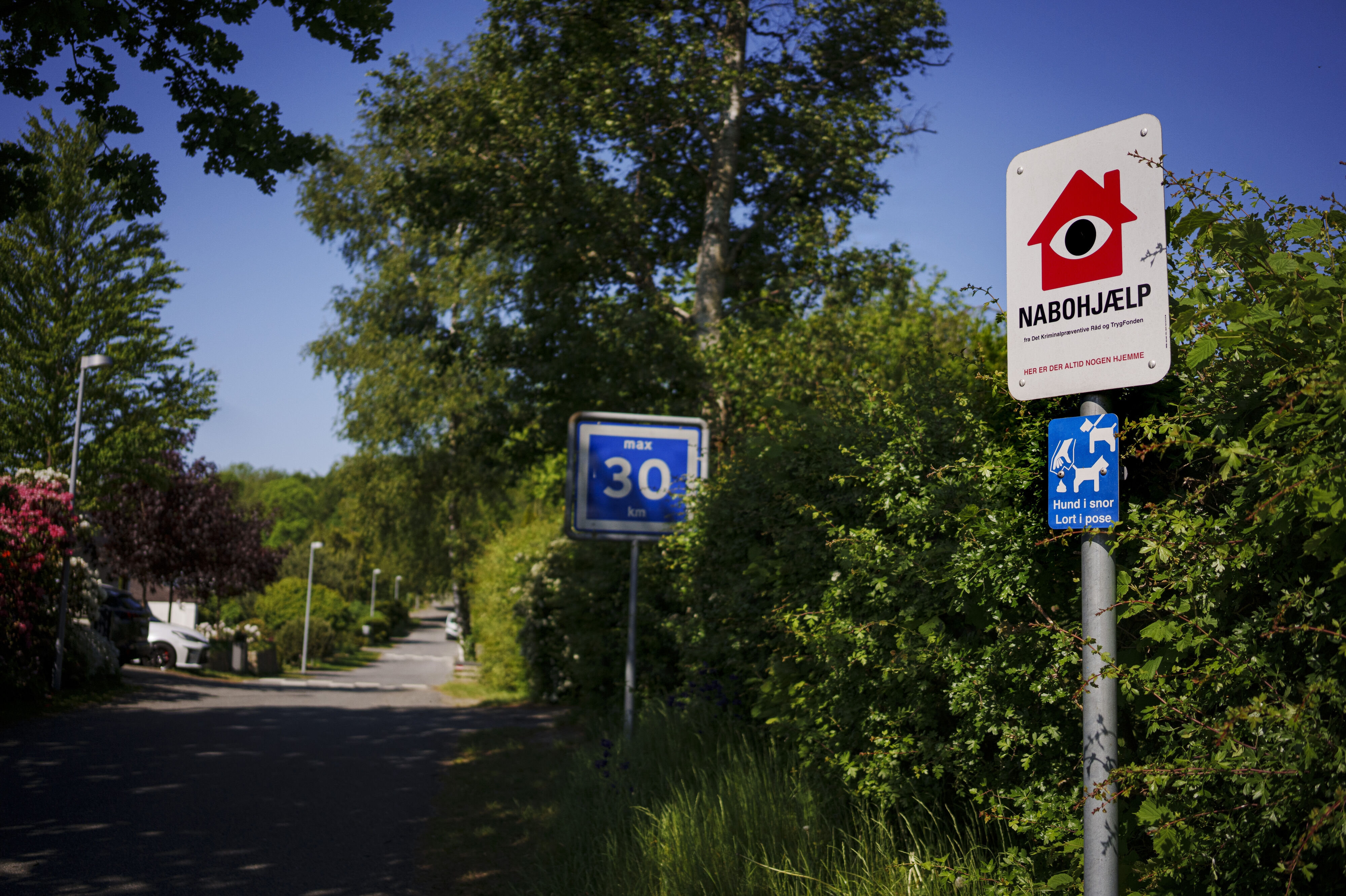 Det kan være med til at forebygge indbrud i private hjem, hvis naboer holder øje med hinanden. Særligt appen Nabohjælp forsøger at samle folk i samme lokalområde om at holde øje med indbrudstyve. (Arkivfoto).