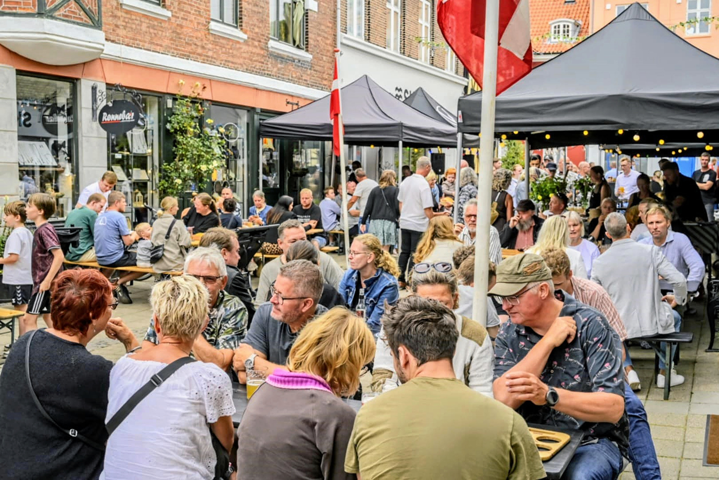 Skøl inviterer igen i år til gadefest i Skibbrogade i forbindelse med byfesten.