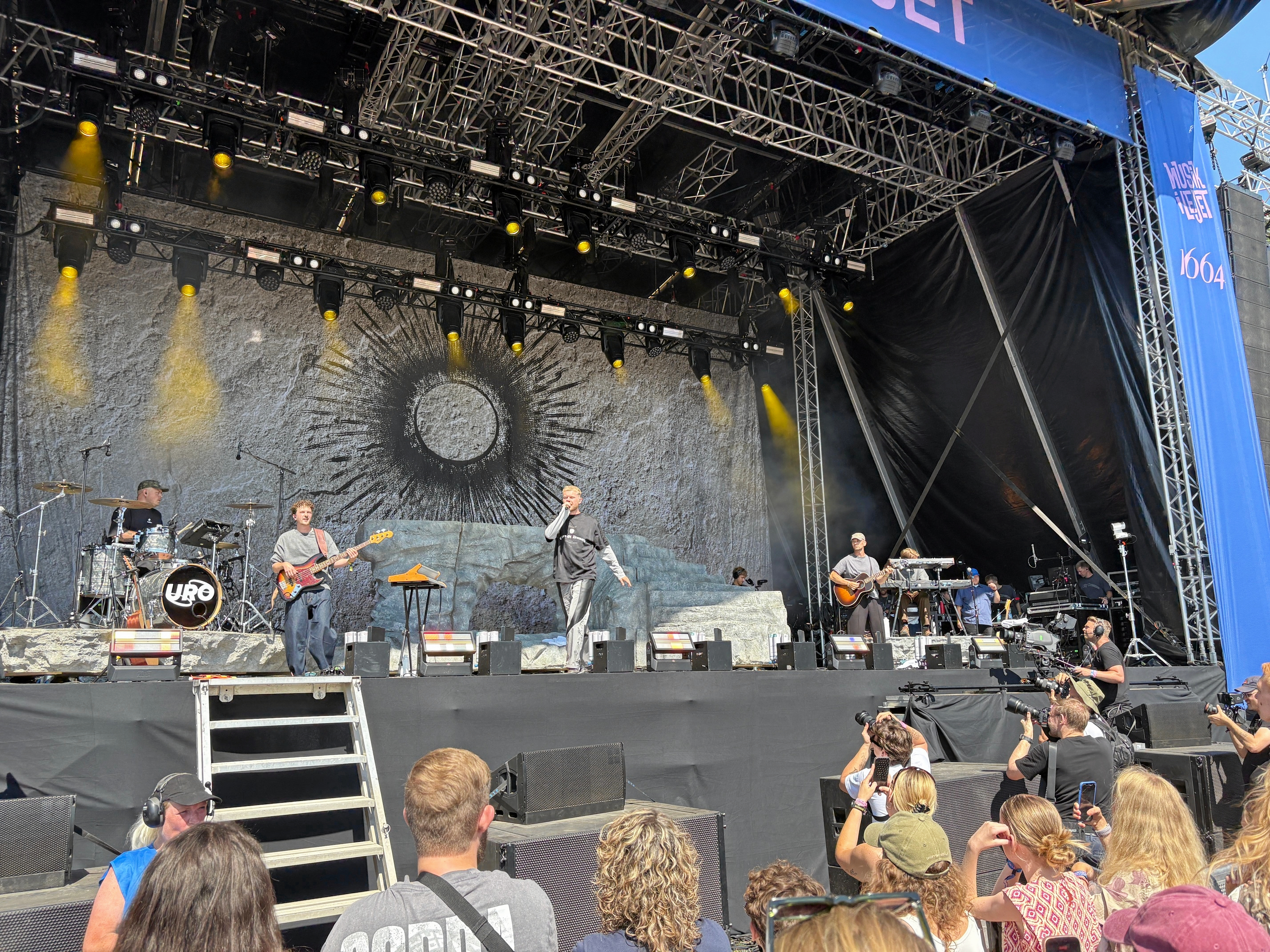 Uro var første kunstner på Solscenen på Musik i Lejet 2026