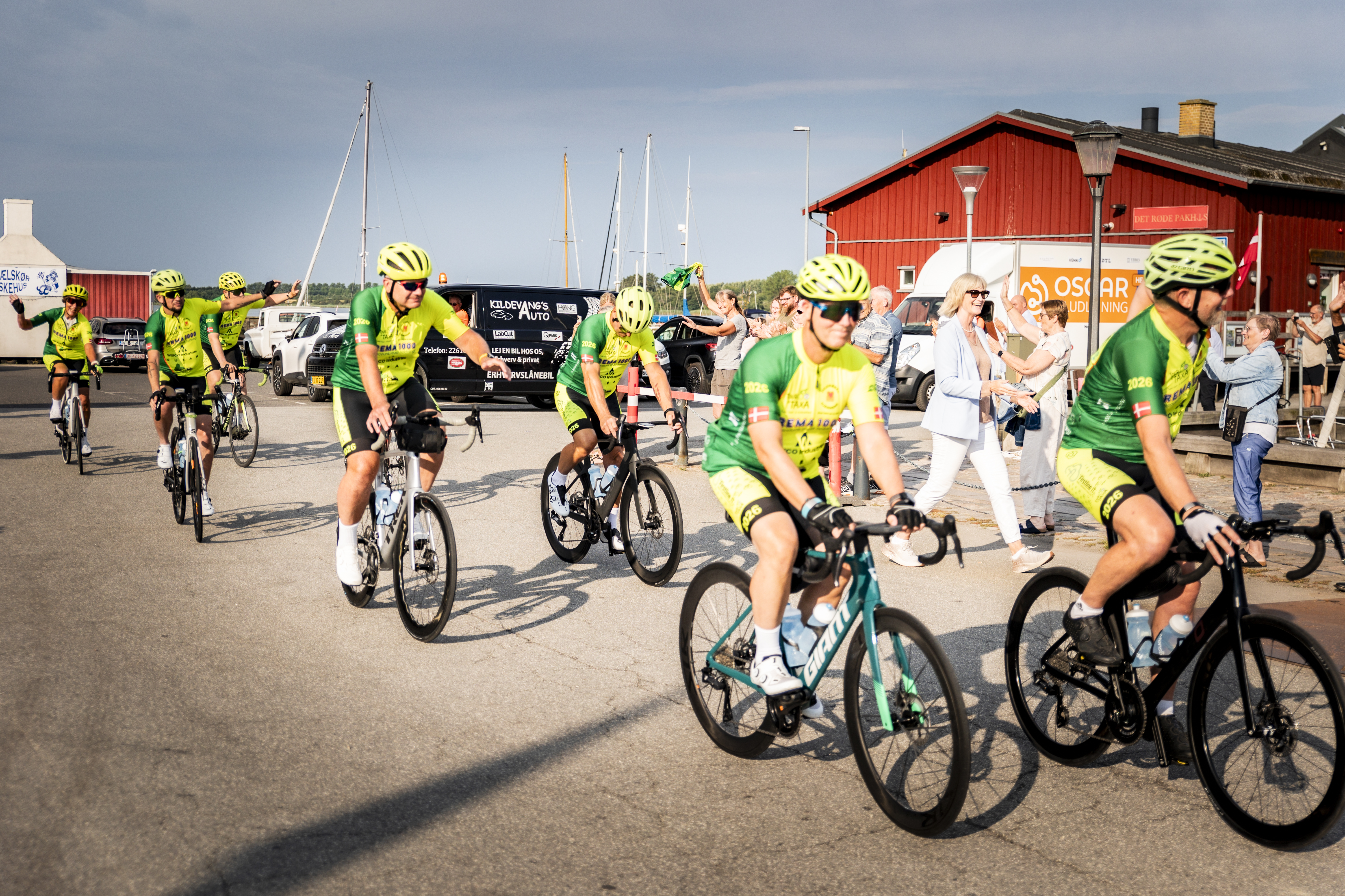 Fredag morgen drog 11 cykelryttere fra Skælskør mod Paris.