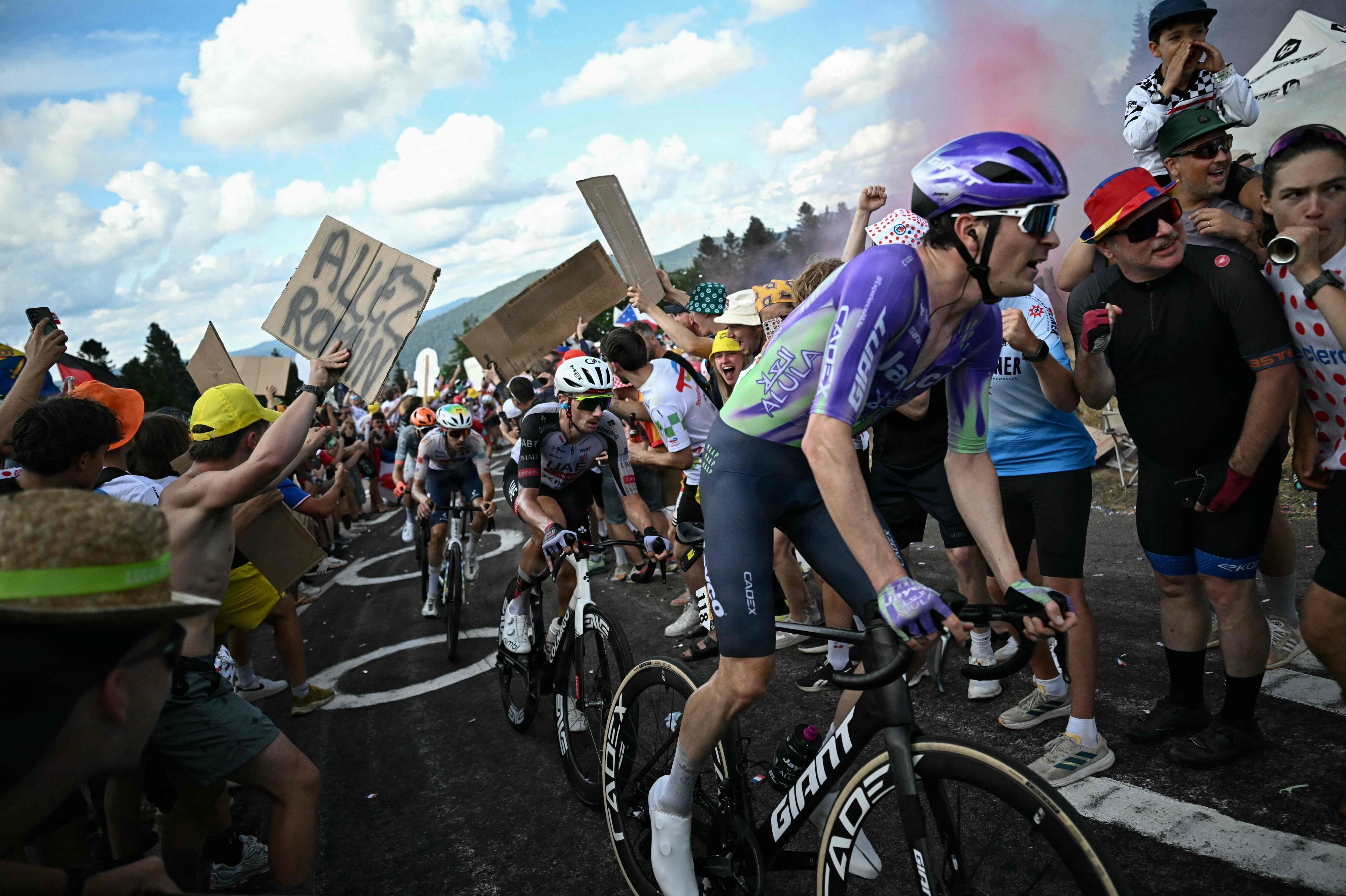 Mauro Schmid var godt kørende på hele fredagens etape i Touren.