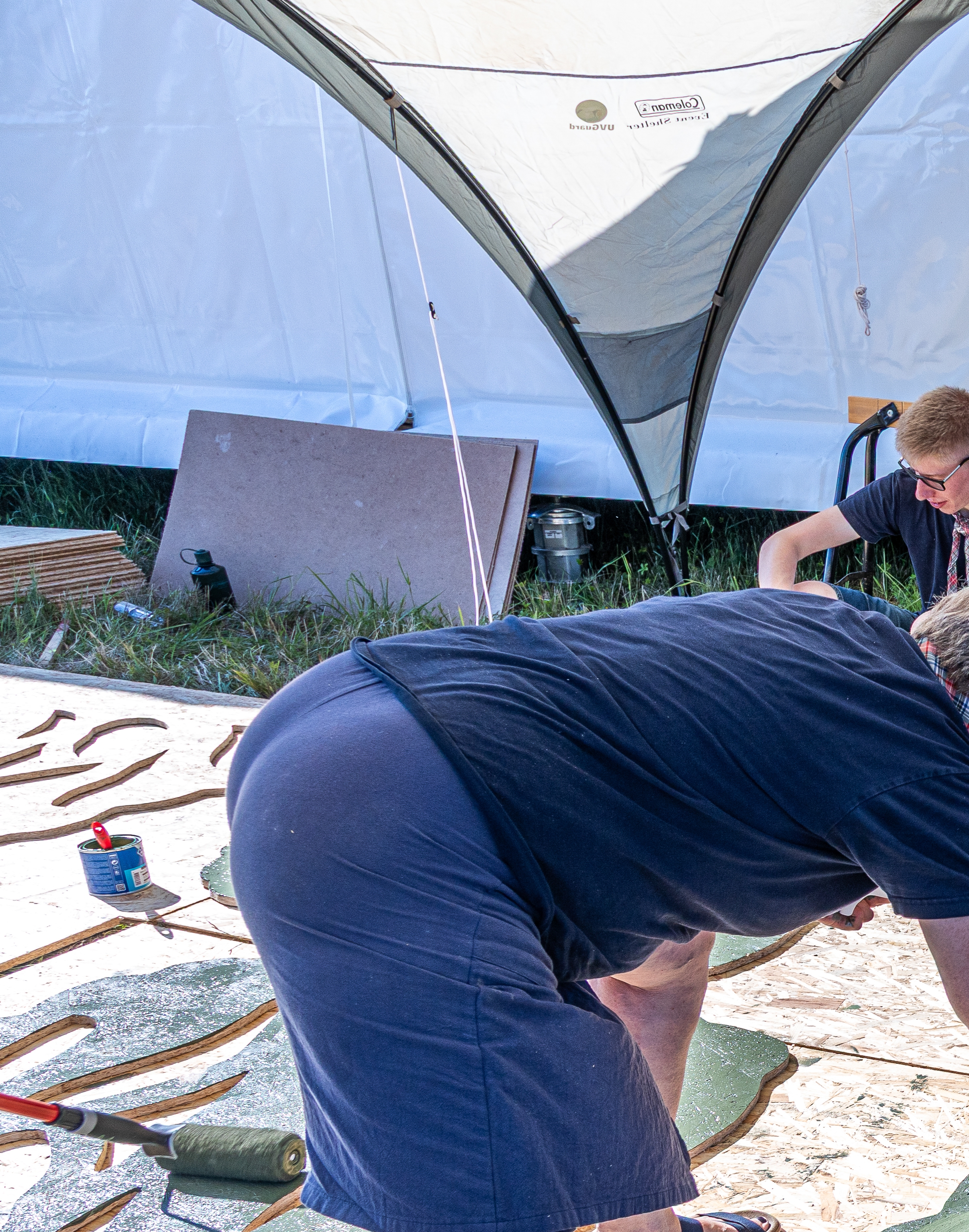Frivillige fra underlejren Skoven maler vartegn til underlejrens torv på Spejdernes Lejr 2026 i Hedeland. Torvet bliver et centralt samlingssted, hvor underlejrens særlige udtryk og fællesskab kommer til live. - Katja Eriksen / Spejdernes Lejr 2026 Frivillige fra underlejren Skoven maler vartegn til underlejrens torv på Spejdernes Lejr 2026 i Hedeland. Torvet bliver et centralt samlingssted, hvor underlejrens særlige udtryk og fællesskab kommer til live.