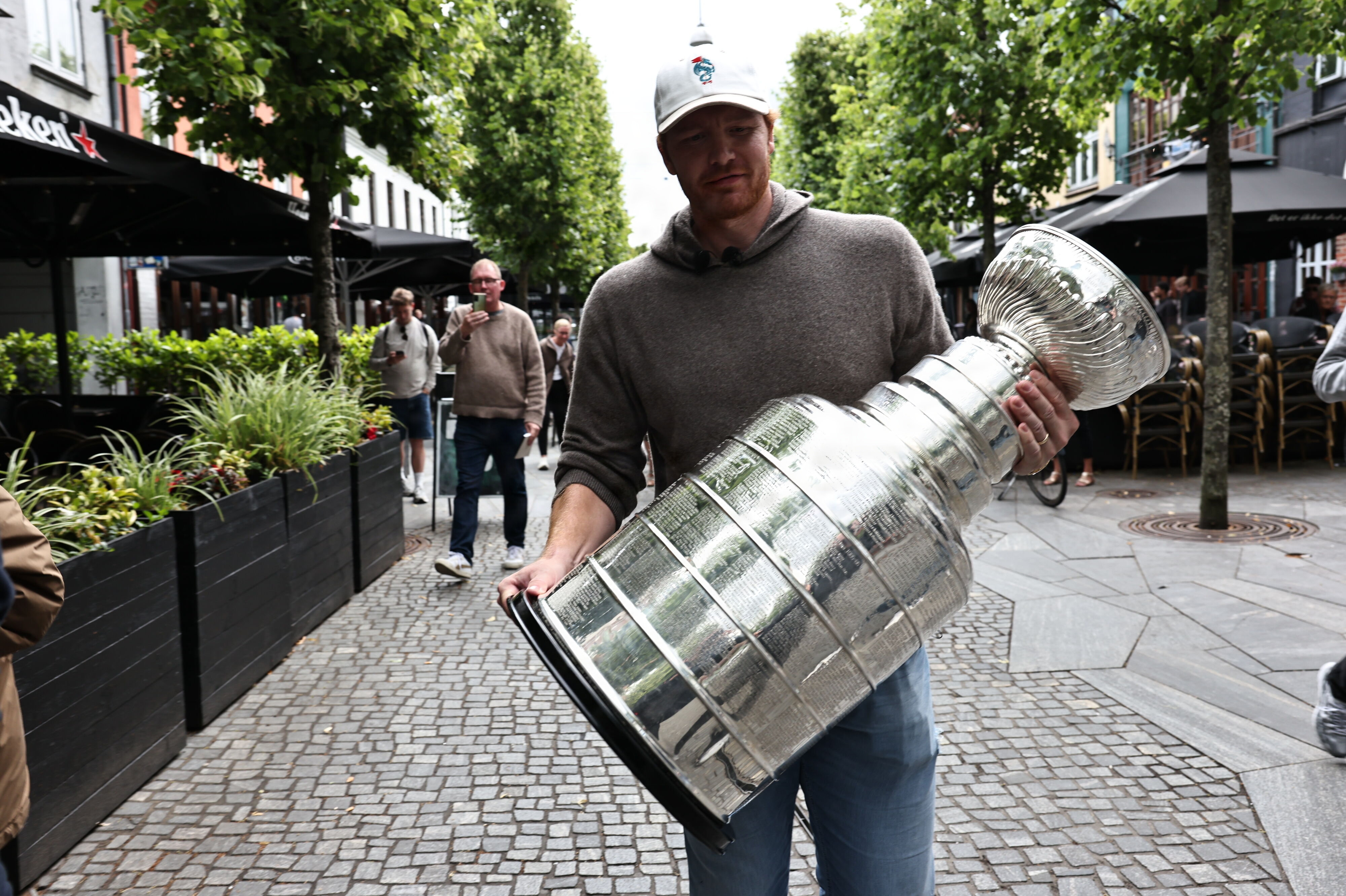 Frederik Andersen er i fødebyen Herning med Stanley Cup-trofæet.