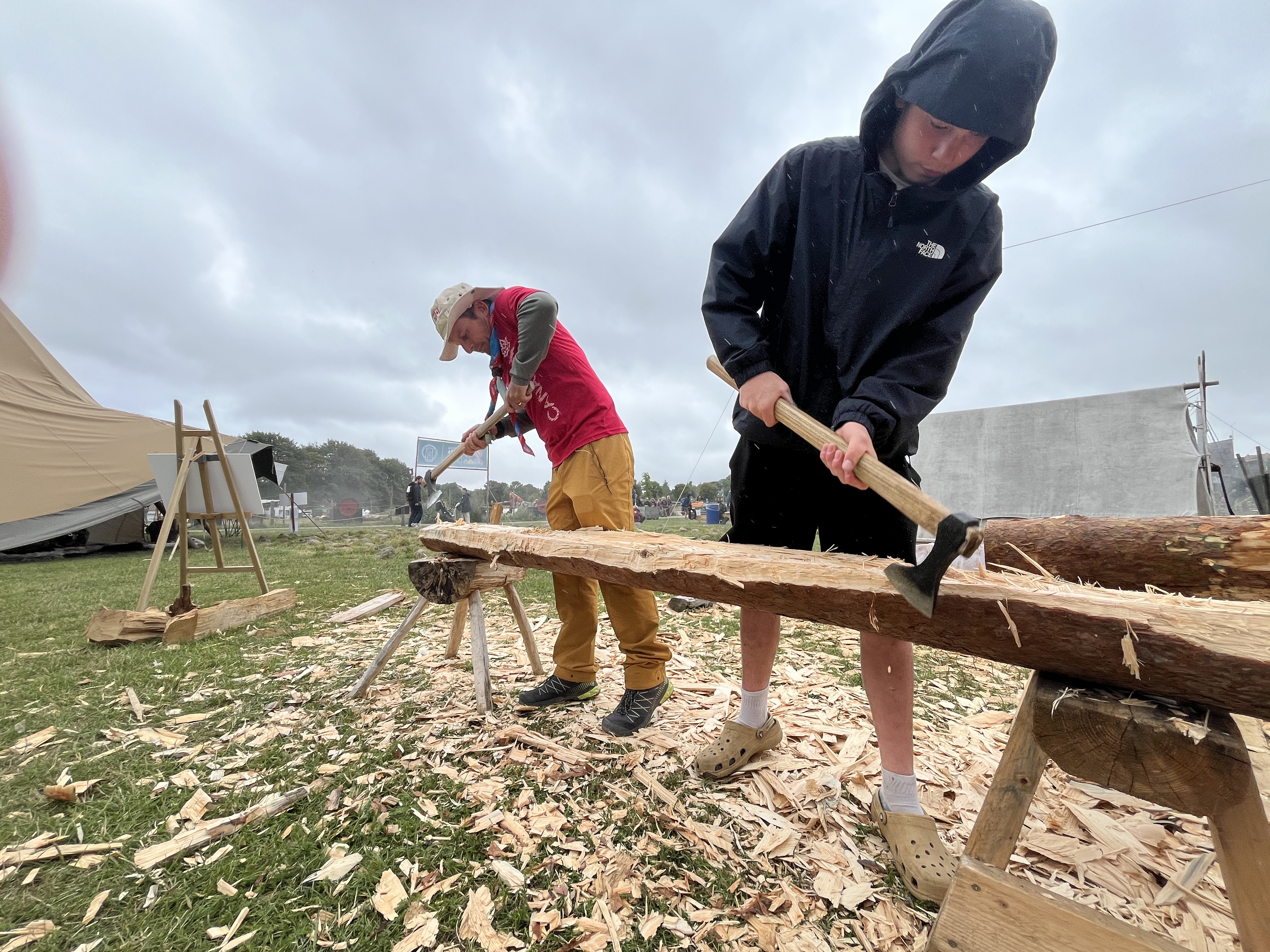 På Spejdernes Lejr bygges der igen et vikingeskib, og denne gang skal det også til Århus for at gøre gavn, det er nemlig et kystbådelaug fra Århus, som står for byggeriet.