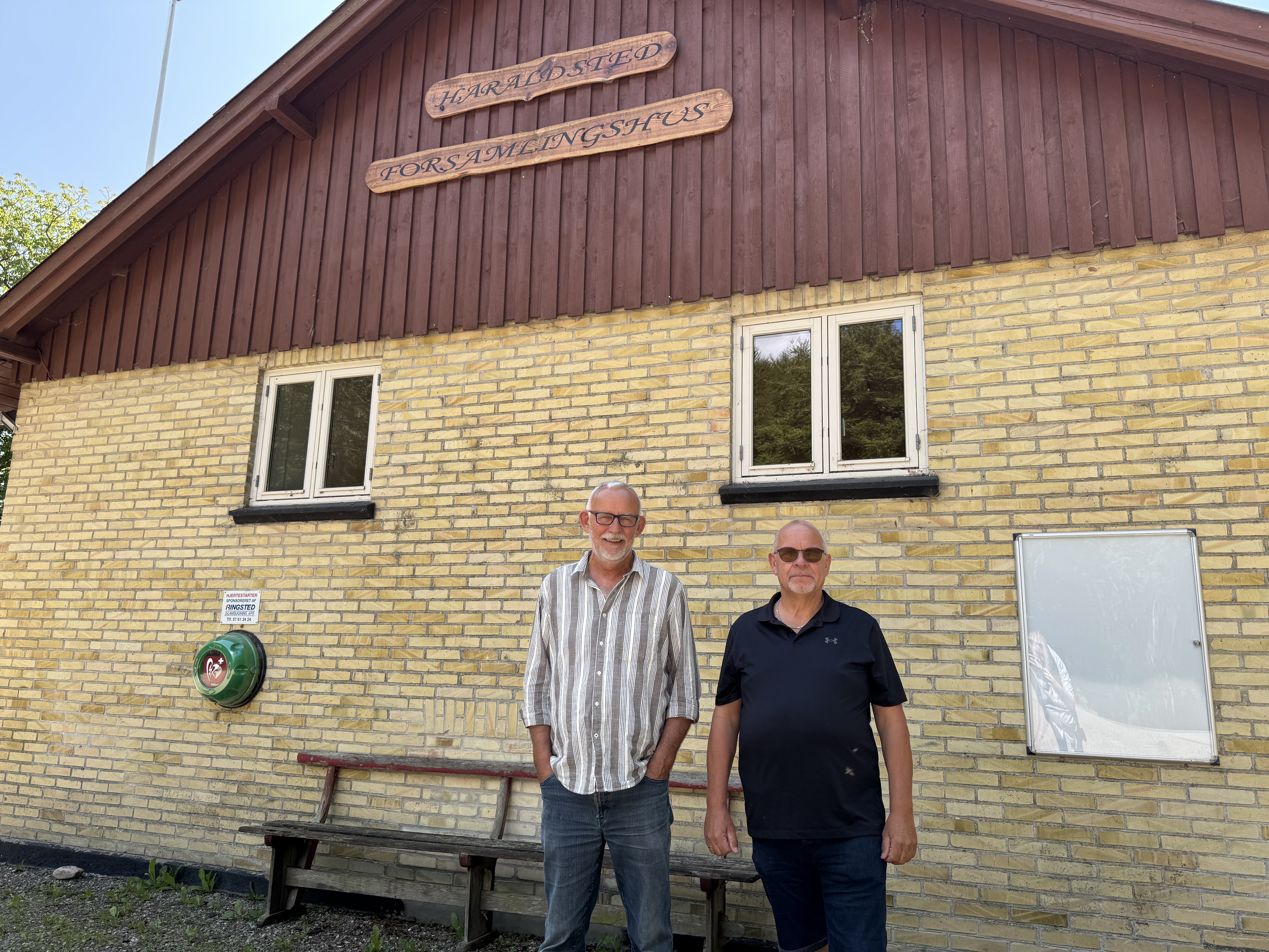 Finn Petersen (t.v.) og Svend Erik Hansen har store planer for Haraldsted Forsamlingshus.