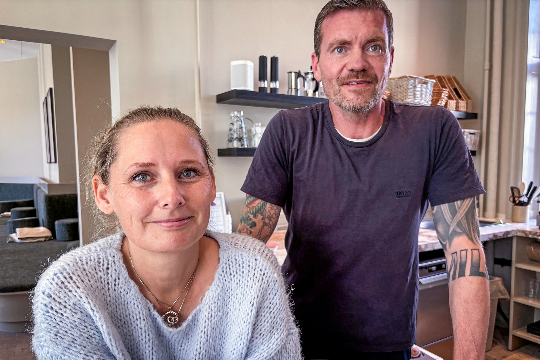 Malene og Nicolaj Kjellmann, begge 48 år, er i fuld sving med at indrette den kreative café Kaffe & Keramik i Medinas tidligere lokaler i det gamle rådhus i Hørsholm.