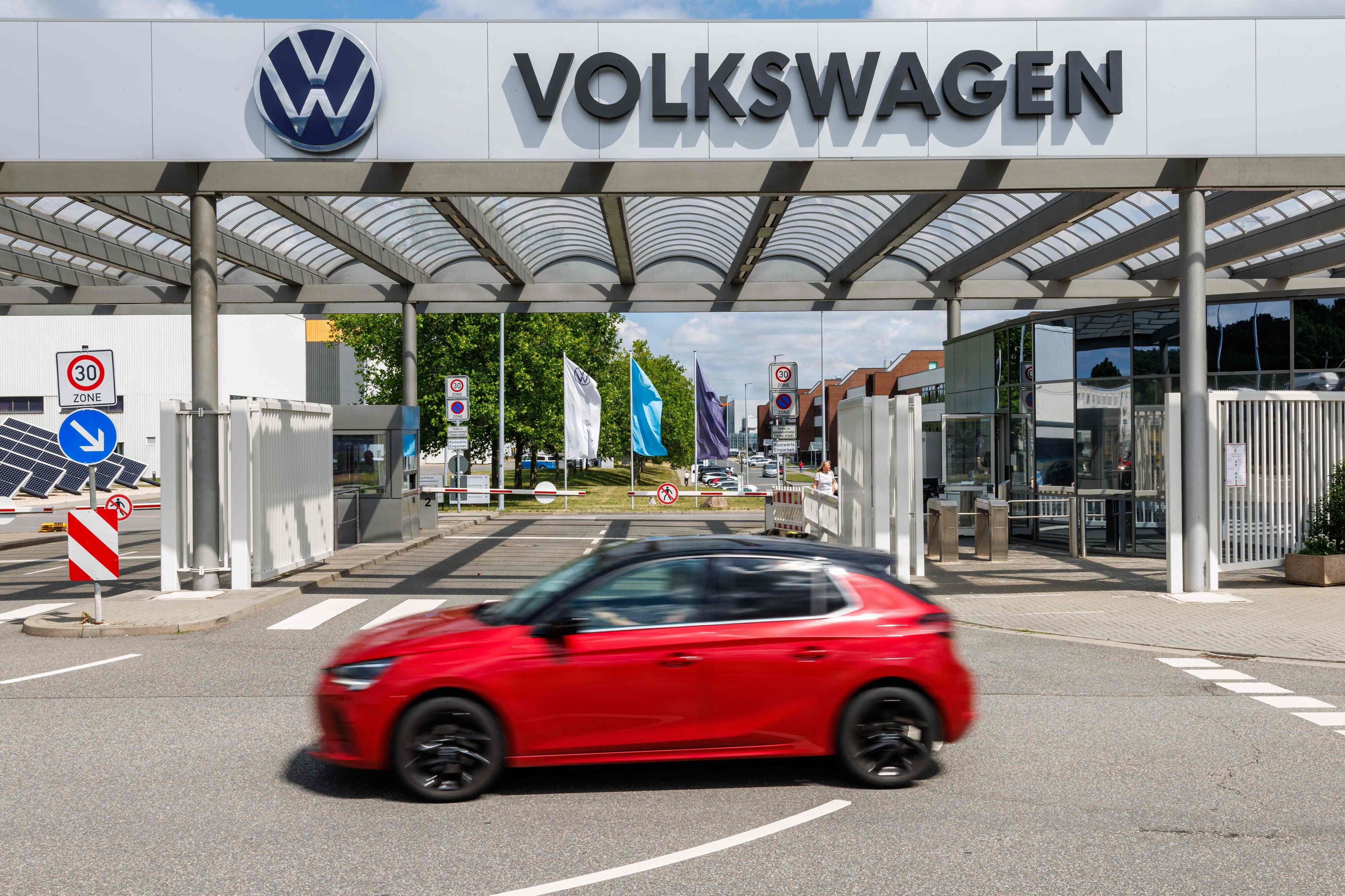 Volkswagen har blandt andet fabrikker i Zwickau i det tidligere Østtyskland, hvor en række af koncernens elektriske biler bliver produceret. (Arkivfoto).