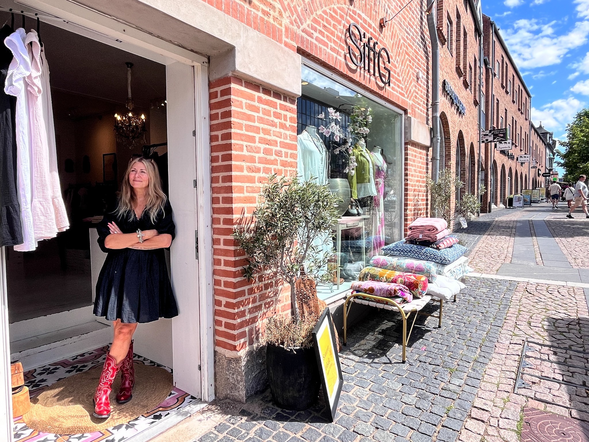 SiffG i Holbæk, der er ejet af Siff Rosendahl, har siden corona-pandemien haft en webshop til at supplere salget i butikken og udbrede kendskabet til sin forretning.