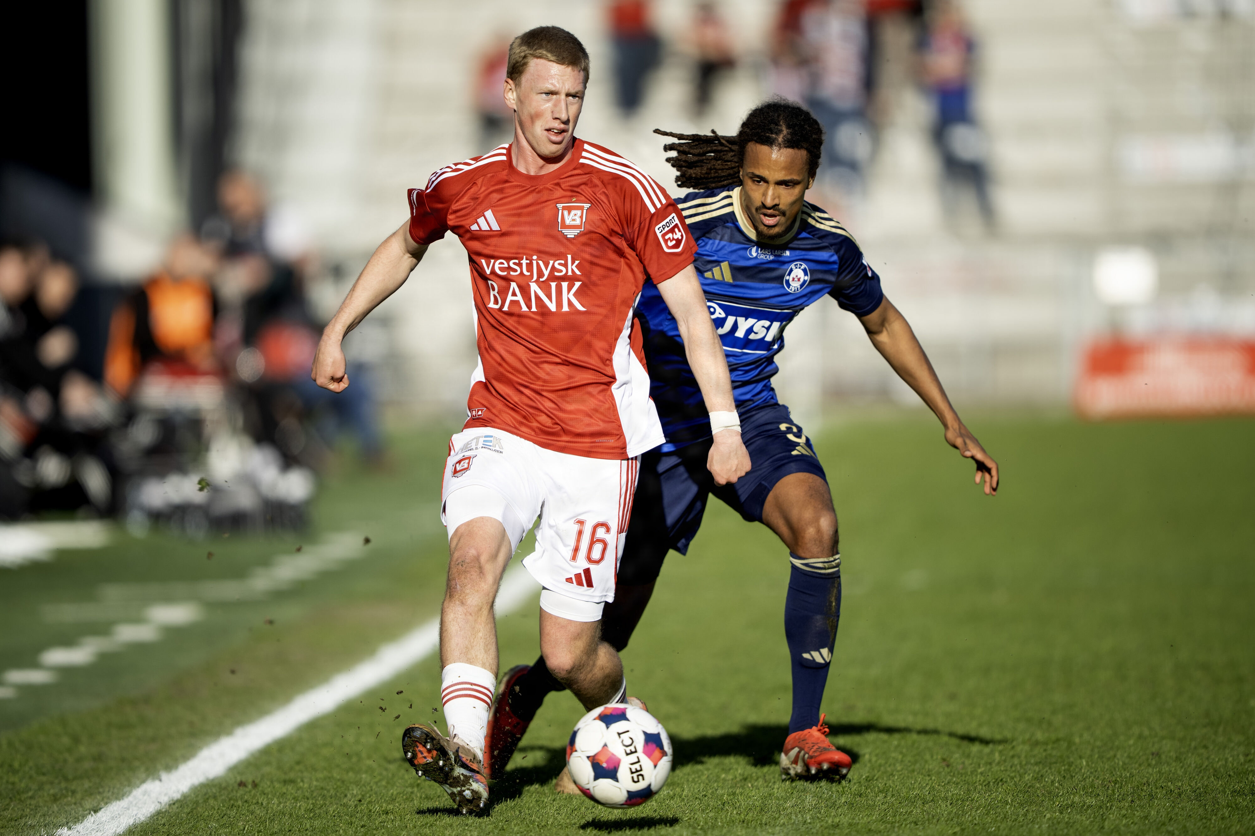 Tobias Bach (til venstre) bragte Vejle på 1-1 mod AB. (Arkivfoto).