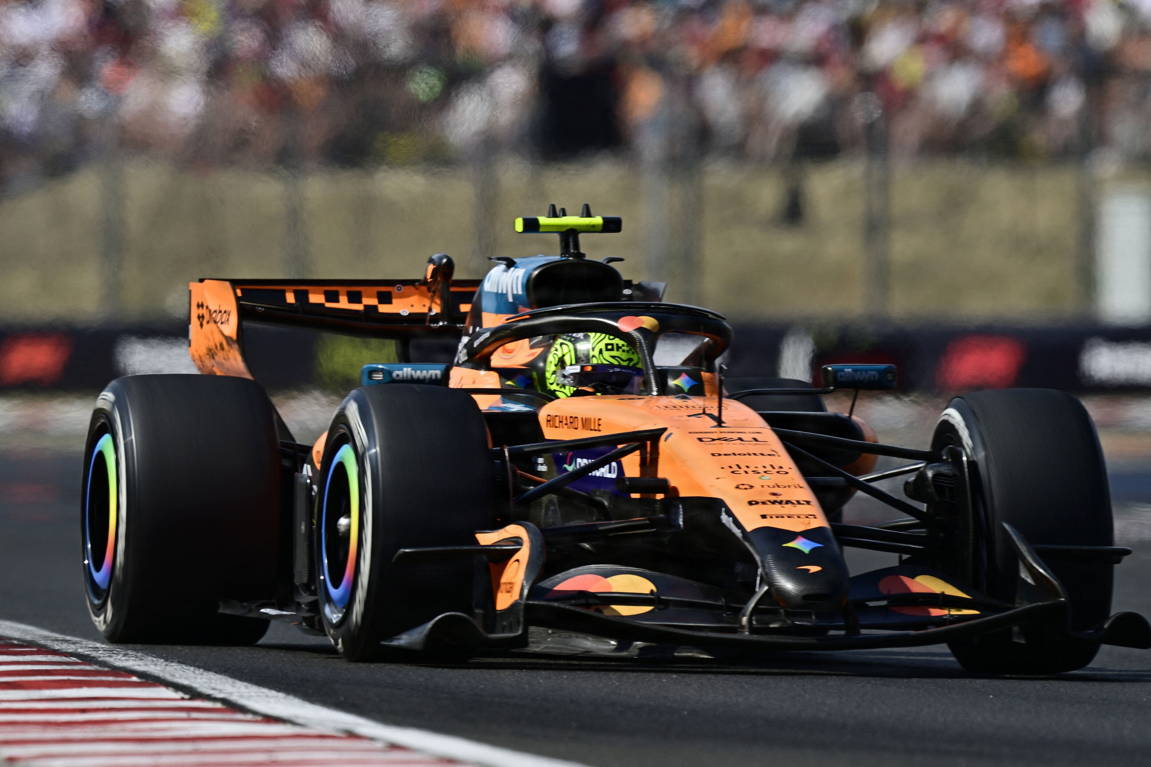 Lando Norris tog sæsonens første sejr i Budapest.