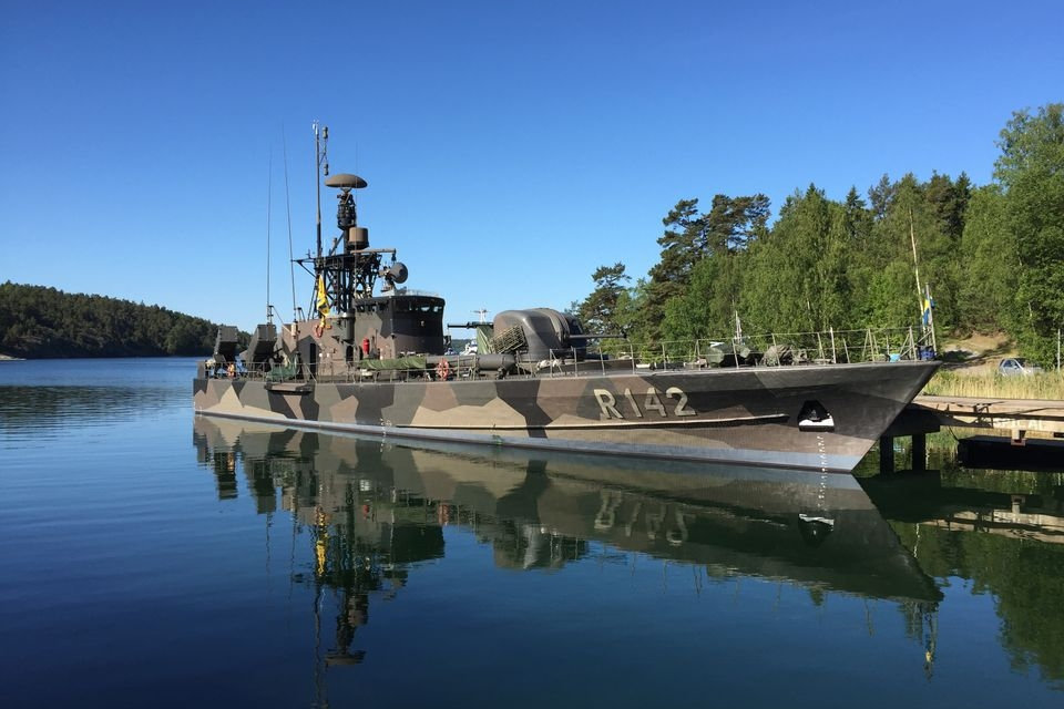 Den svenske torpedobåden "Ystad" er bevæbnet med otte missiler, seks torpedoer og en såkaldt Bofors-kanon.
