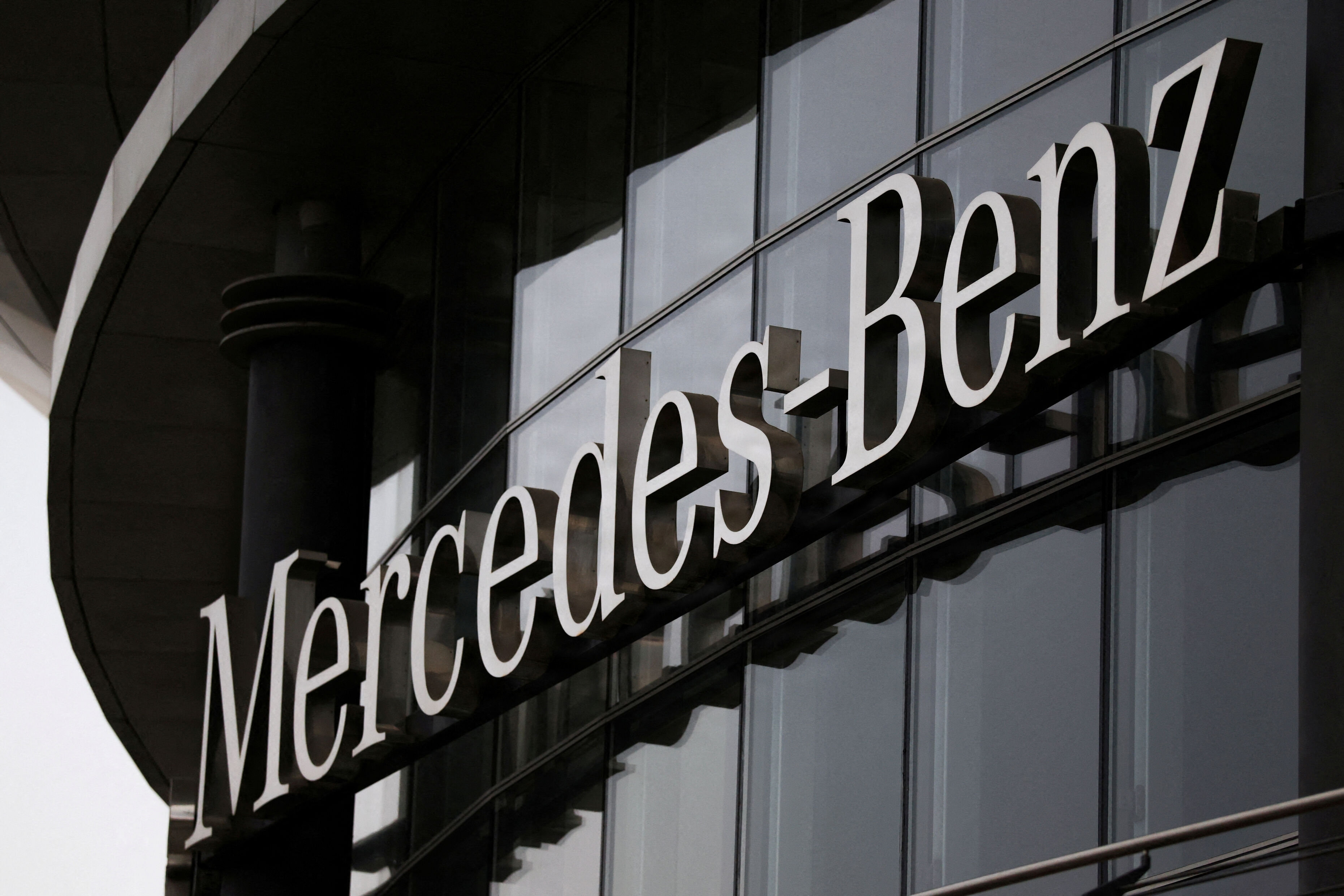 Mercedes-Benz har i andet kvartal solgt markant færre biler i Kina sammenlignet med samme kvartal året før. (Arkivfoto).
