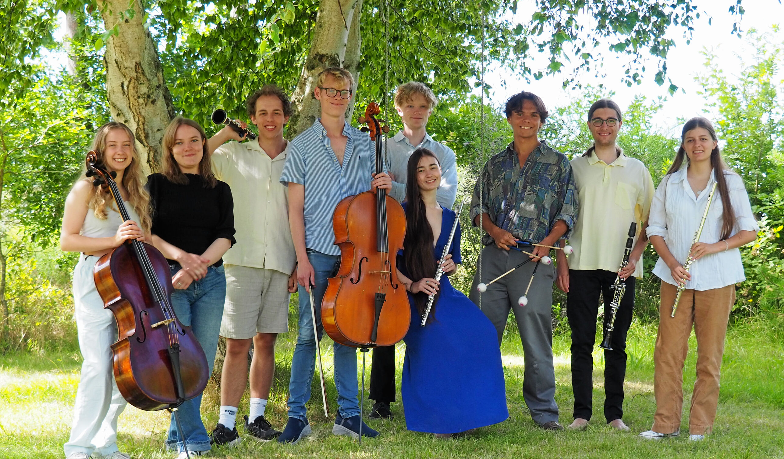 Klar til koncert, fra v. Barbara Søndergaard Lindstrøm, Anna Elbæk, Asmus Fundal, Sebastian Kierkegaard, Anton Juhl, Elina Lawaetz, Elliot Fryman, Florian Kahlmeyer og Iris Kahlmeyer.