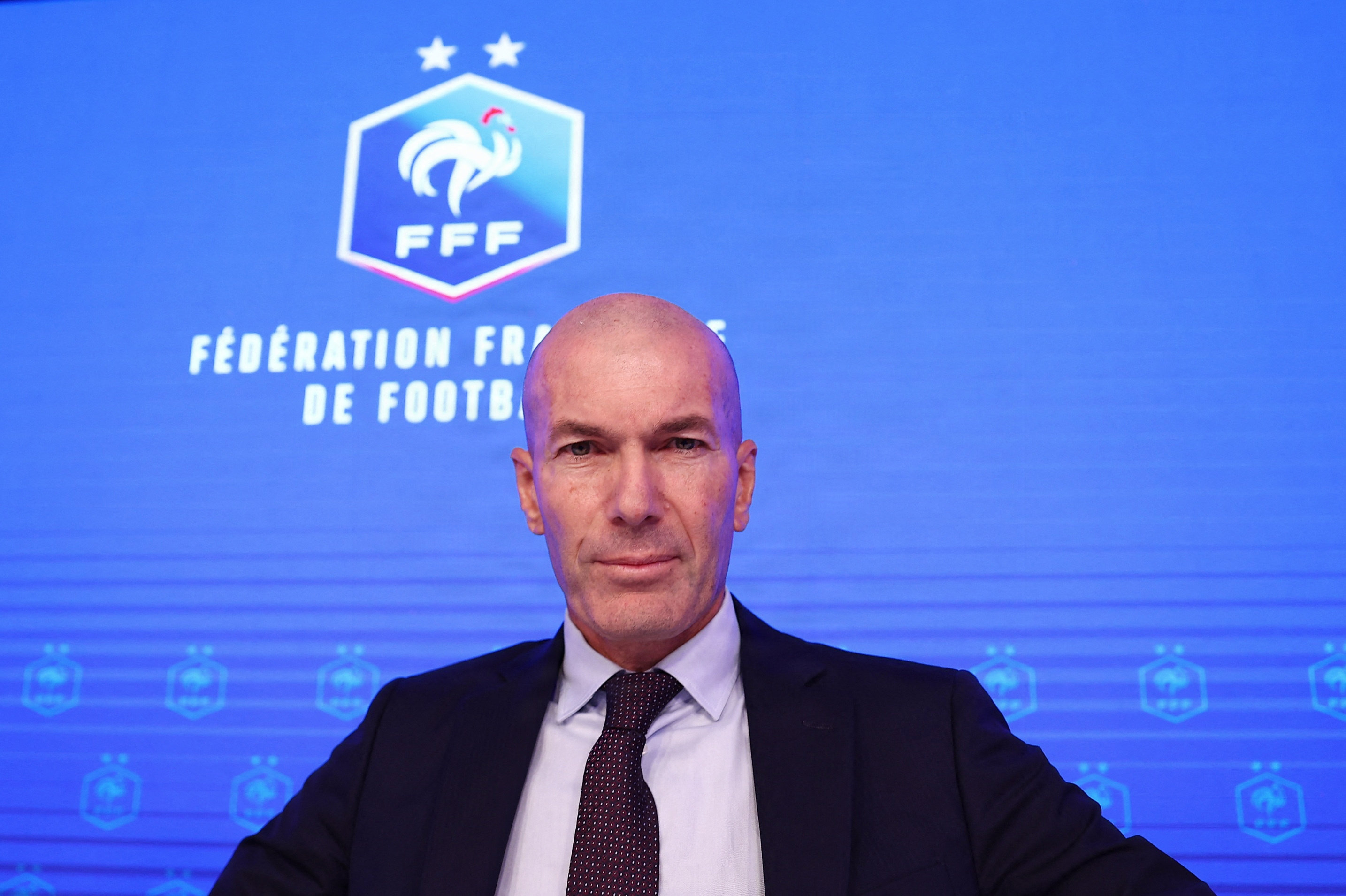 Zinedine Zidane er tirsdag blevet præsenteret som Frankrigs landstræner i fodbold. Han har fået en fireårig kontrakt.