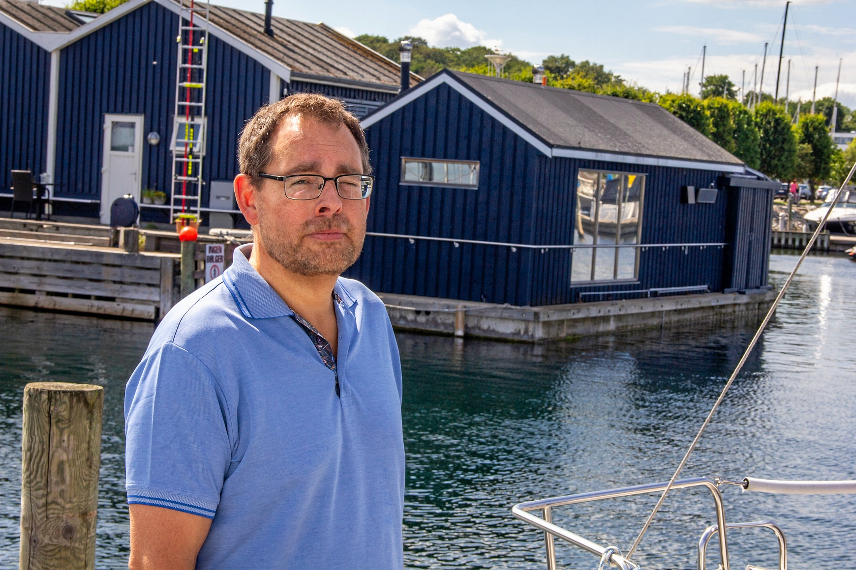 Erik Fraas med Rungsted Havbads sauna i baggrunden. Han er tilfreds med, at bestyrelsen har undskyldt forløbet.