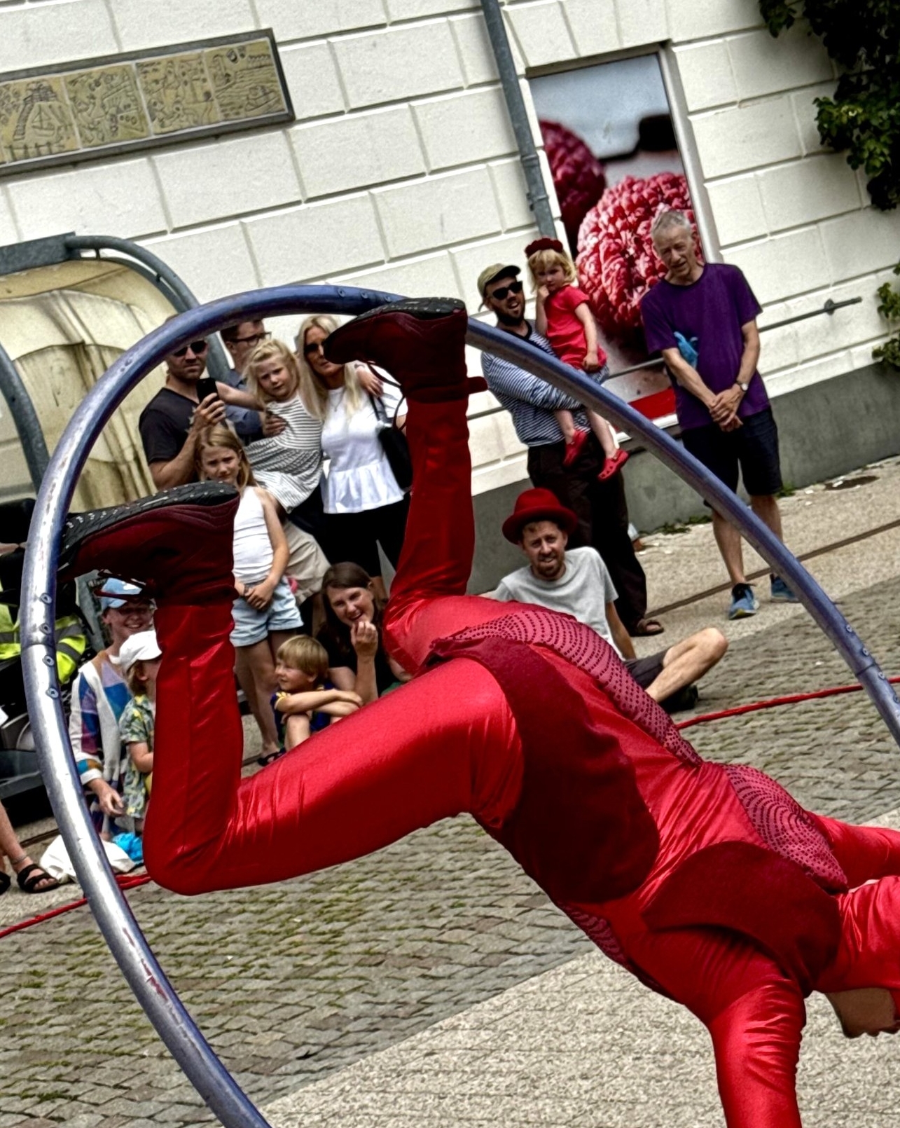 Akrobatik i verdensklasse i cyr wheel. - Leiv Arne Kjøllmoen Akrobatik i verdensklasse i cyr wheel.