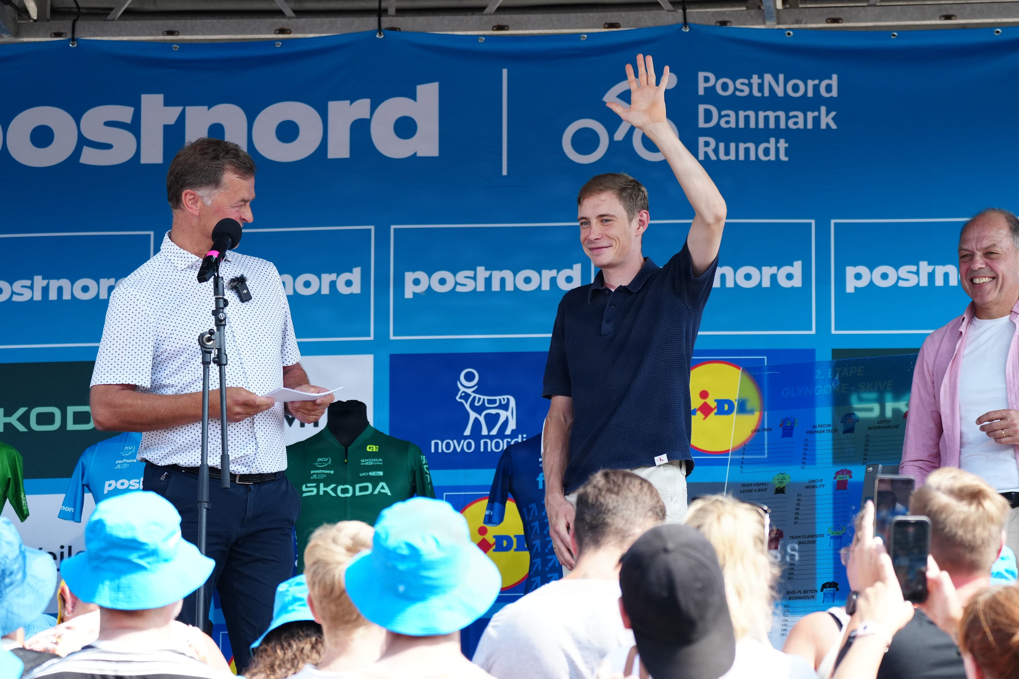 Jonas Vingegaard var til stede ved holdpræsentationen forud for 2. etape af PostNord Danmark Rundt, der tog sin begyndelse i hans hjemby, Glyngøre.