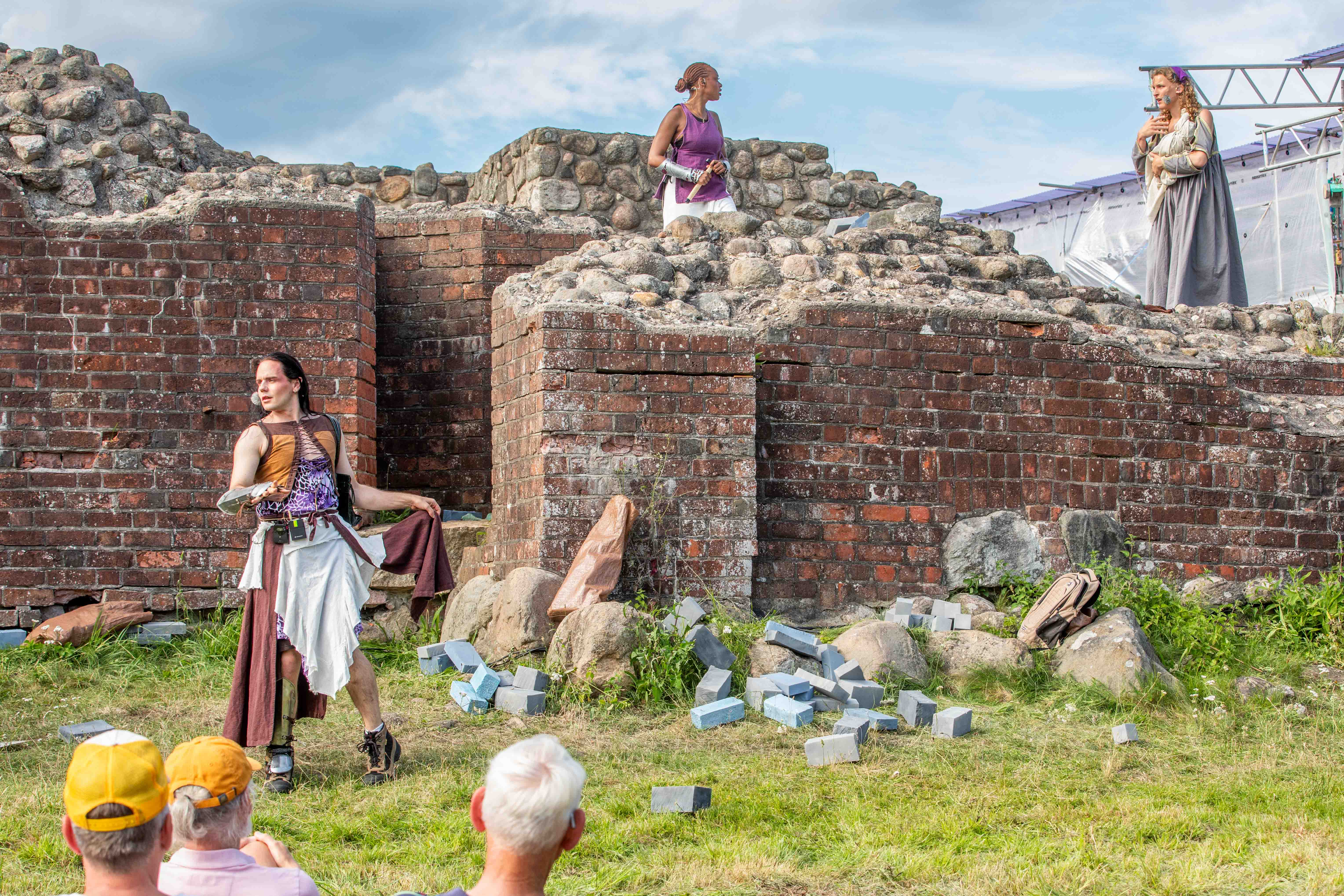 Passage Festival er i fuld gang. Billedet her er fra forestillingen 'Ruinerne', der onsdag blev opført ved Gurre Slot.
