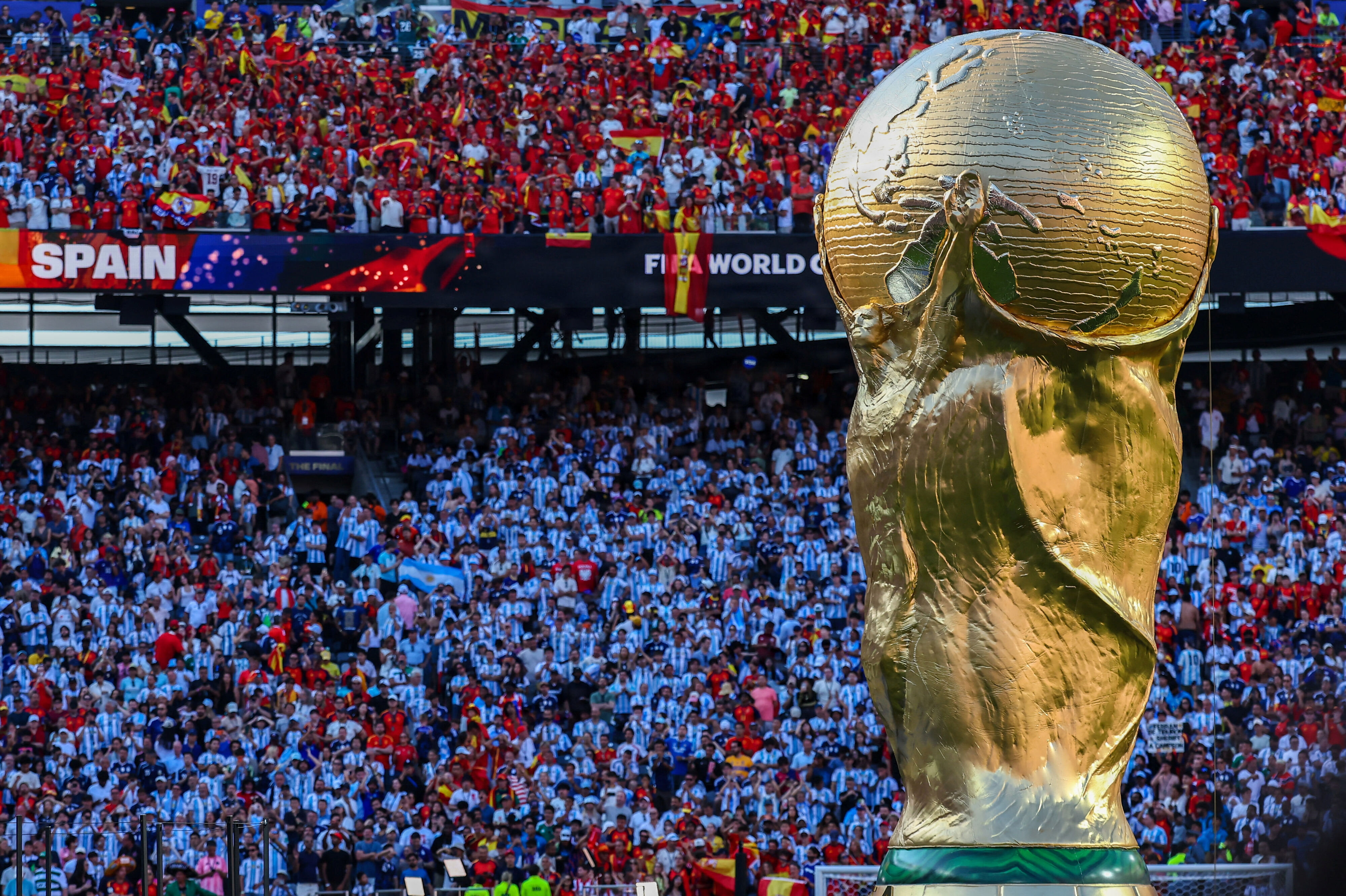 VM kan blive uden europæiske hold fremover, truer Uefa med. (Arkivfoto).
