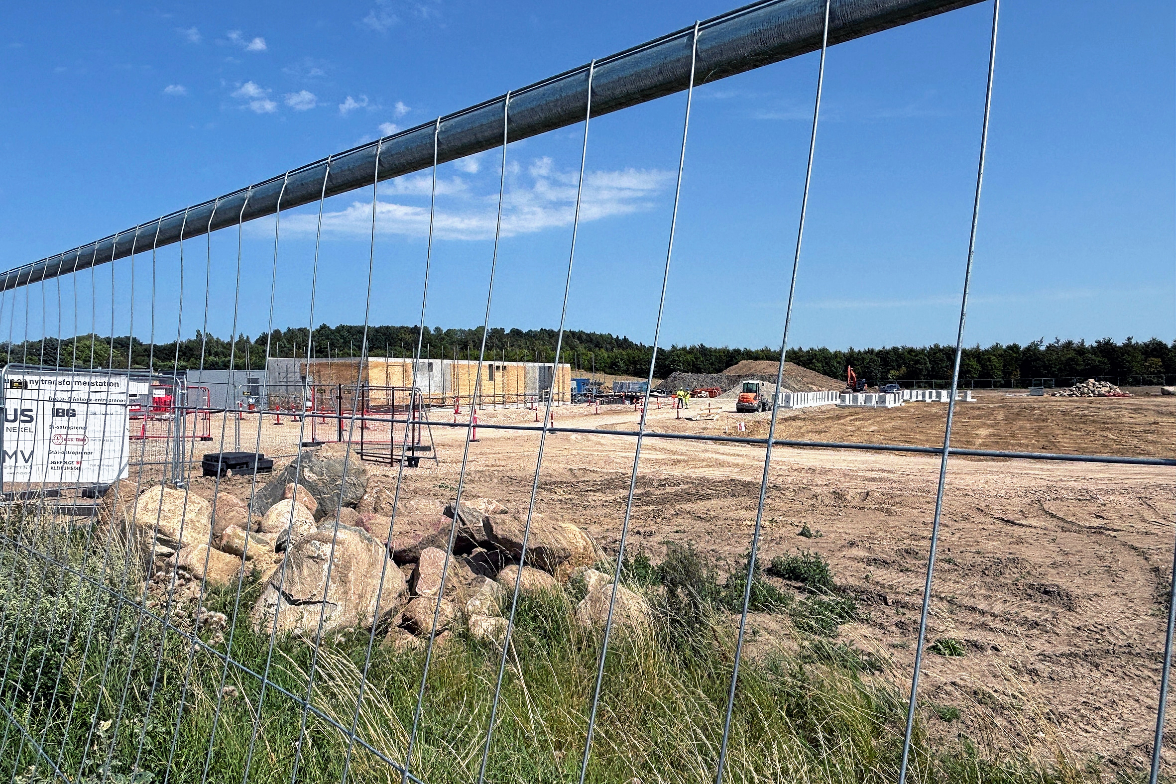 Netselskabet Cerius opfører en ny transformerstation på en mark øst for Kåstrupvej mellem Kåstrup og rundkørslen ved Kalundborg Rådhus.