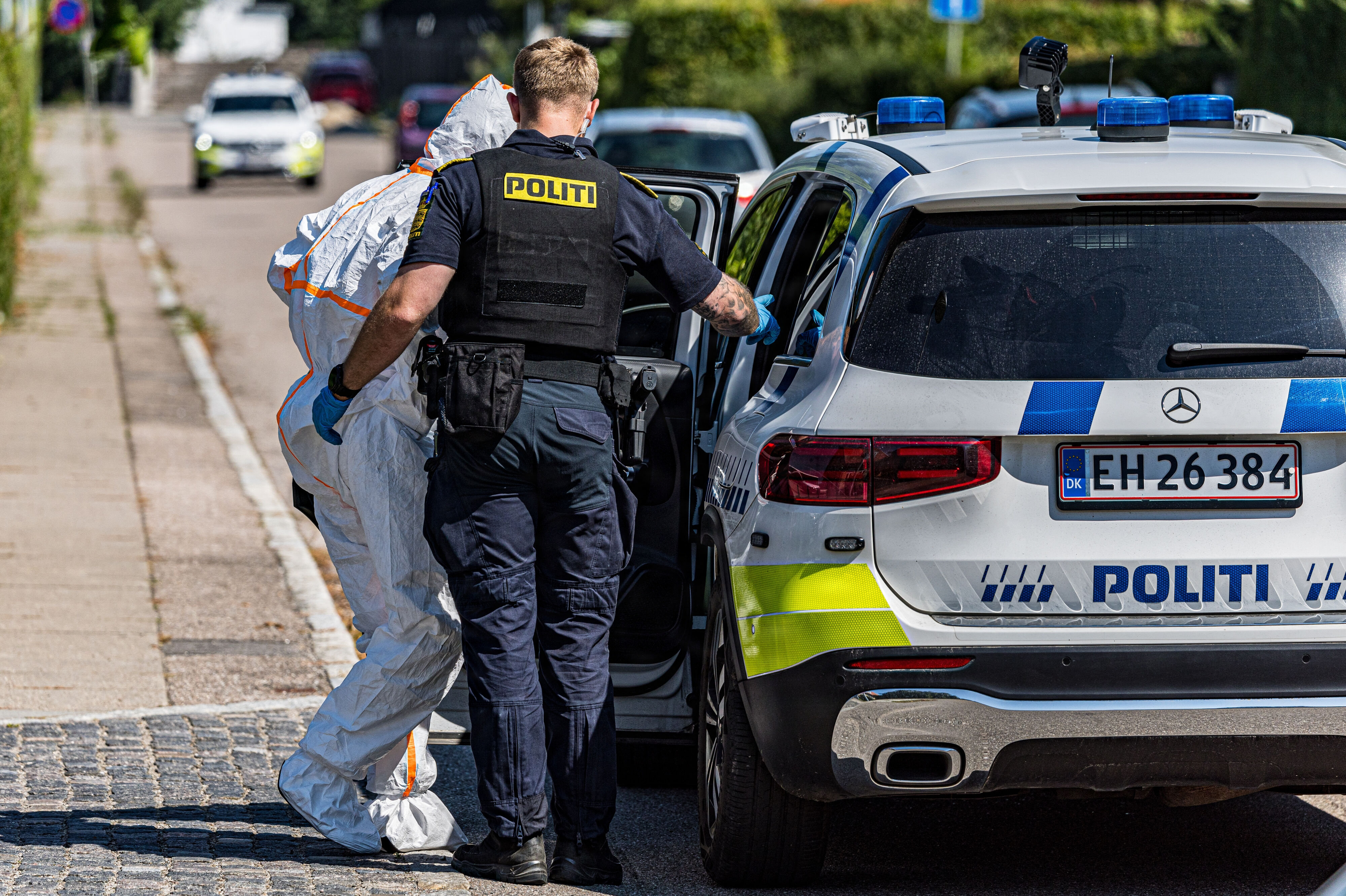 En 51-årig mand blev torsdag anholdt nær Taastrup Hovedgade. Han havde forinden ifølge politiet forsøgt at påkøre flere politifolk.