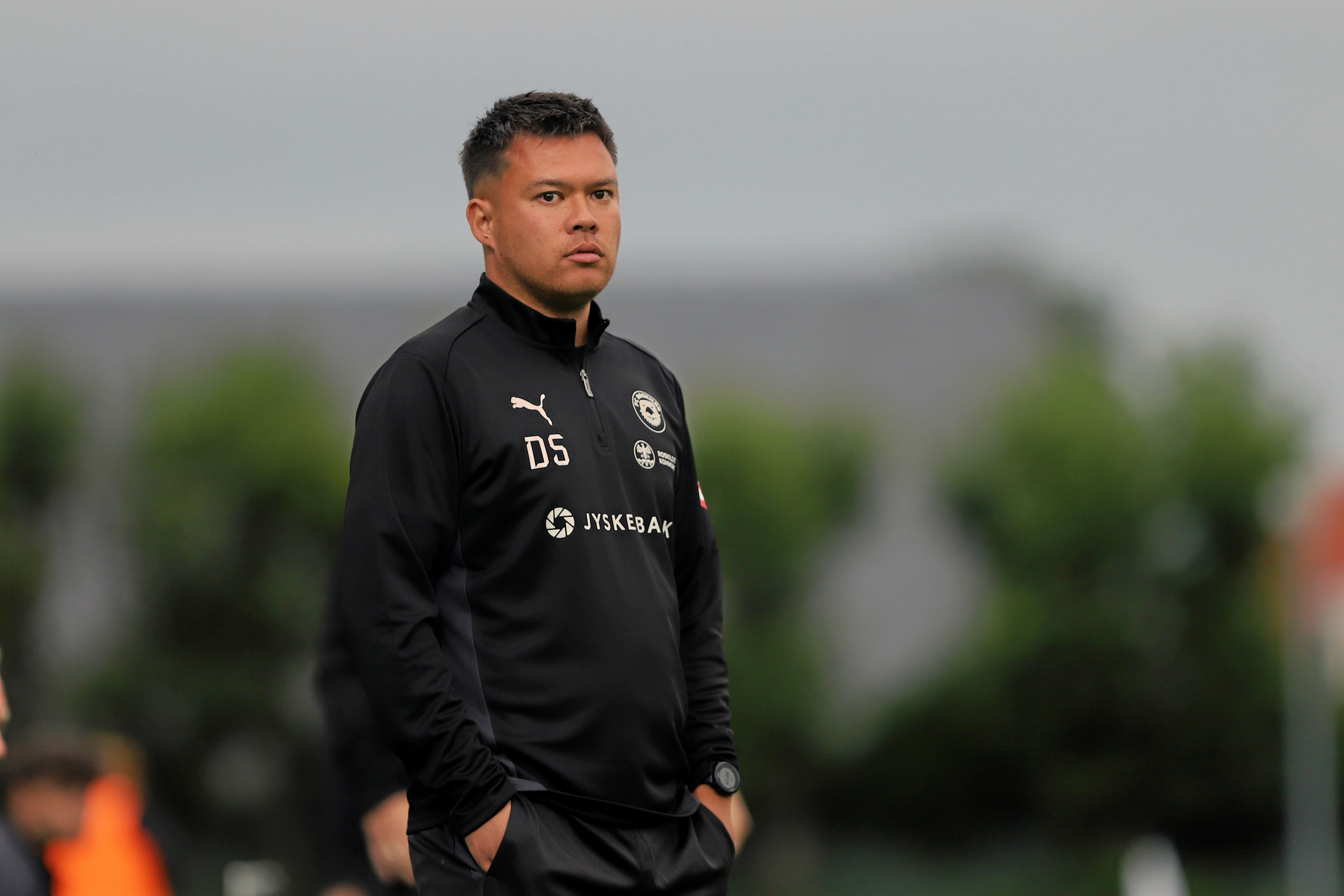 Cheftræner Daniel Simacon har en klar mission med sit FC Roskilde-hold. Men premieren bød på lidt af hvert.