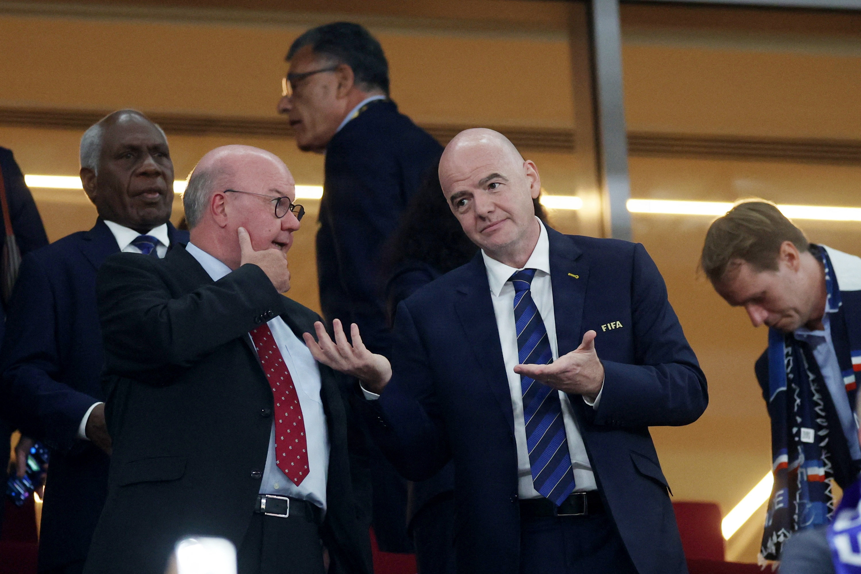 Jesper Møller (tv.) håber, at Gianni Infantino (th.) snart er fortid som præsident for Fifa. (Arkivfoto).